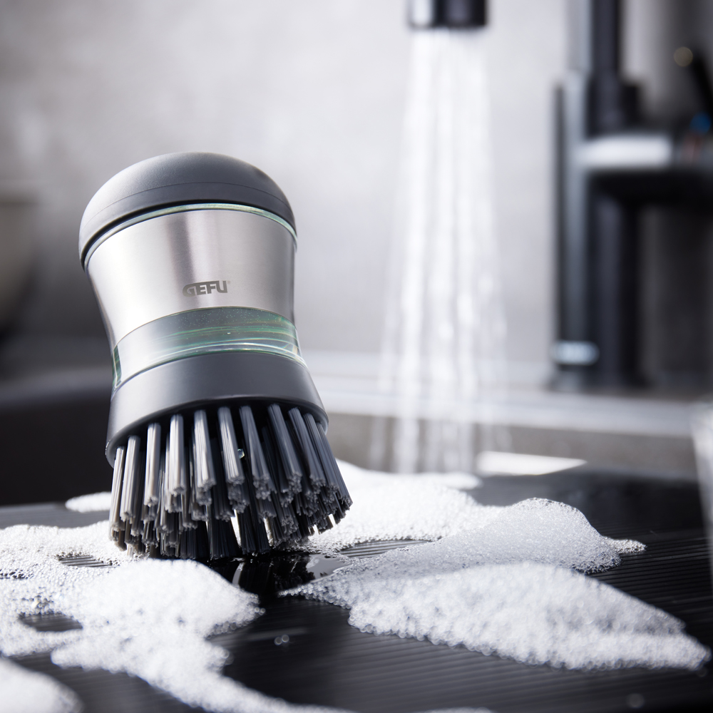 Gefu Swift diskborste med diskmedelsdispenser 50 ml svart