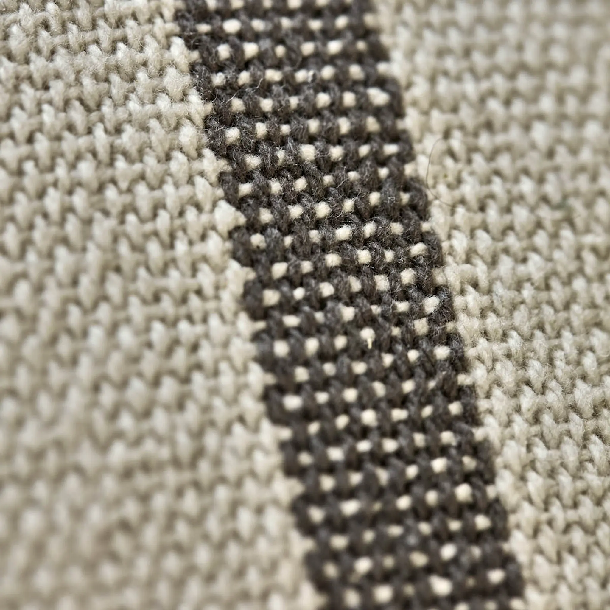 House Doctor Tyynynpäällinen Nula 50x50 cm tummanruskea