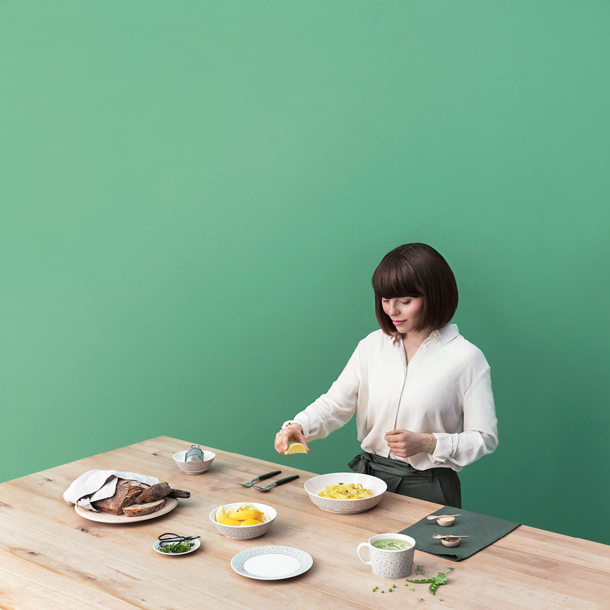 Arabia Mainio Sarastus skål 17 cm hvit/svart