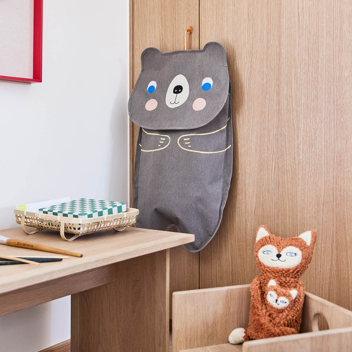 OYOY Darling Bear väggförvaring 77x40 cm brun