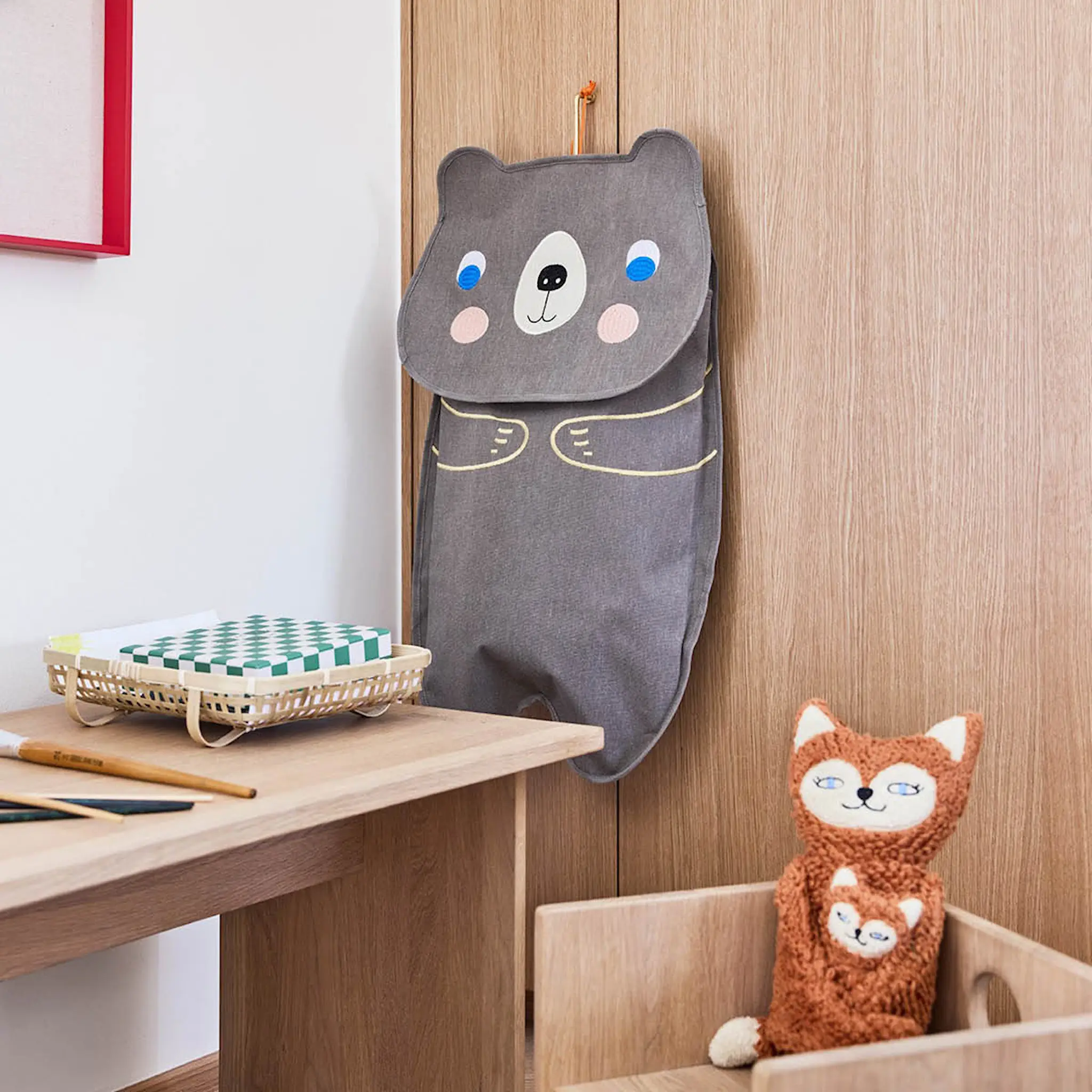 OYOY Darling Bear väggförvaring 77x40 cm brun