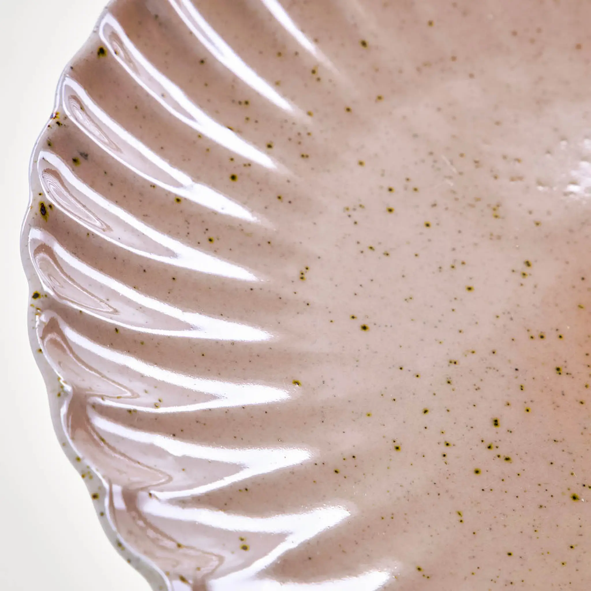 House Doctor Scallop tallrik 20 cm rosa