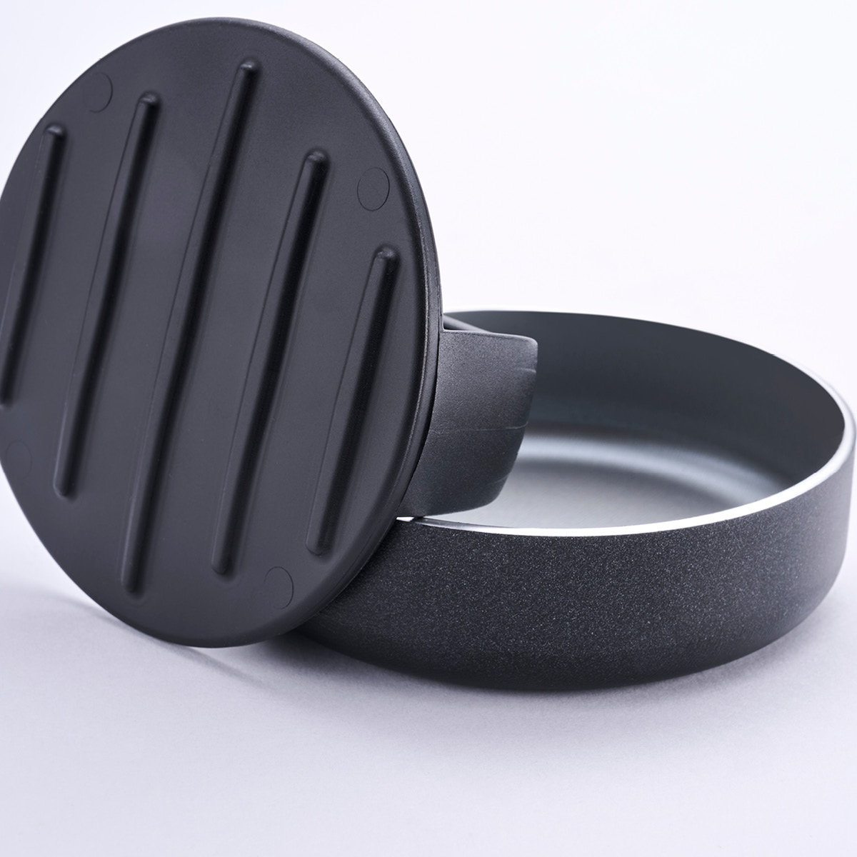 Tramontina BBQ by Hellstrøm hamburgerpress 10,5 cm svart