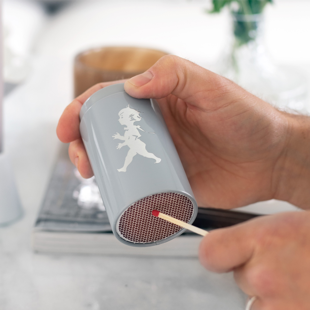 SOLSTICKAN Fyrstikker i boks grå