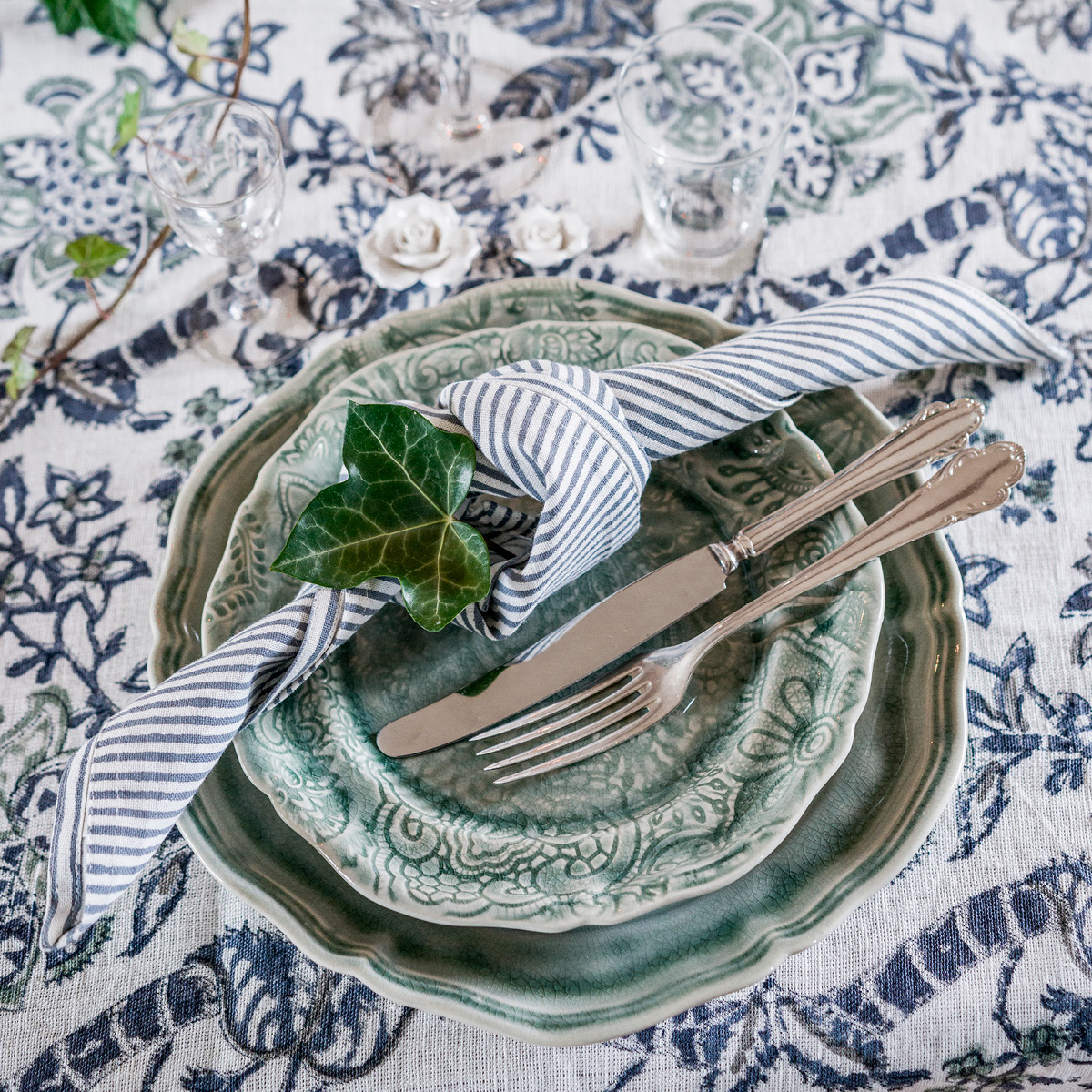 Chamois Floral linneduk 150x350 cm sea blue