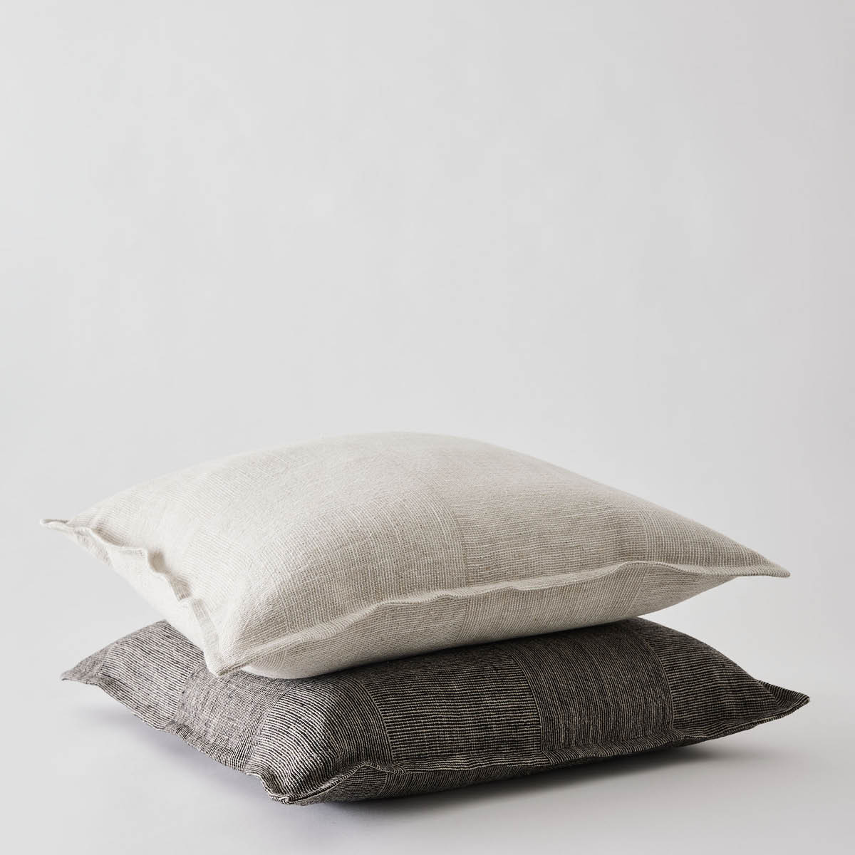 Tell Me More Theo kuddfodral 50x50 cm svart