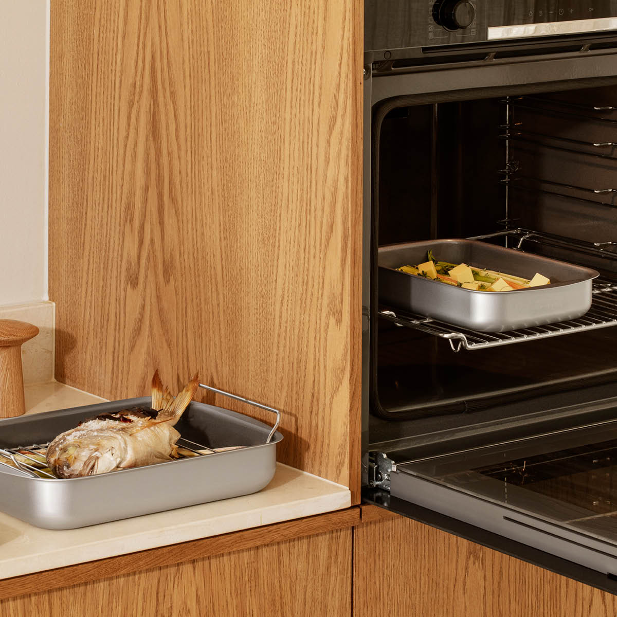 Eva Trio Professional Långpanna med galler 26x19 cm Grå