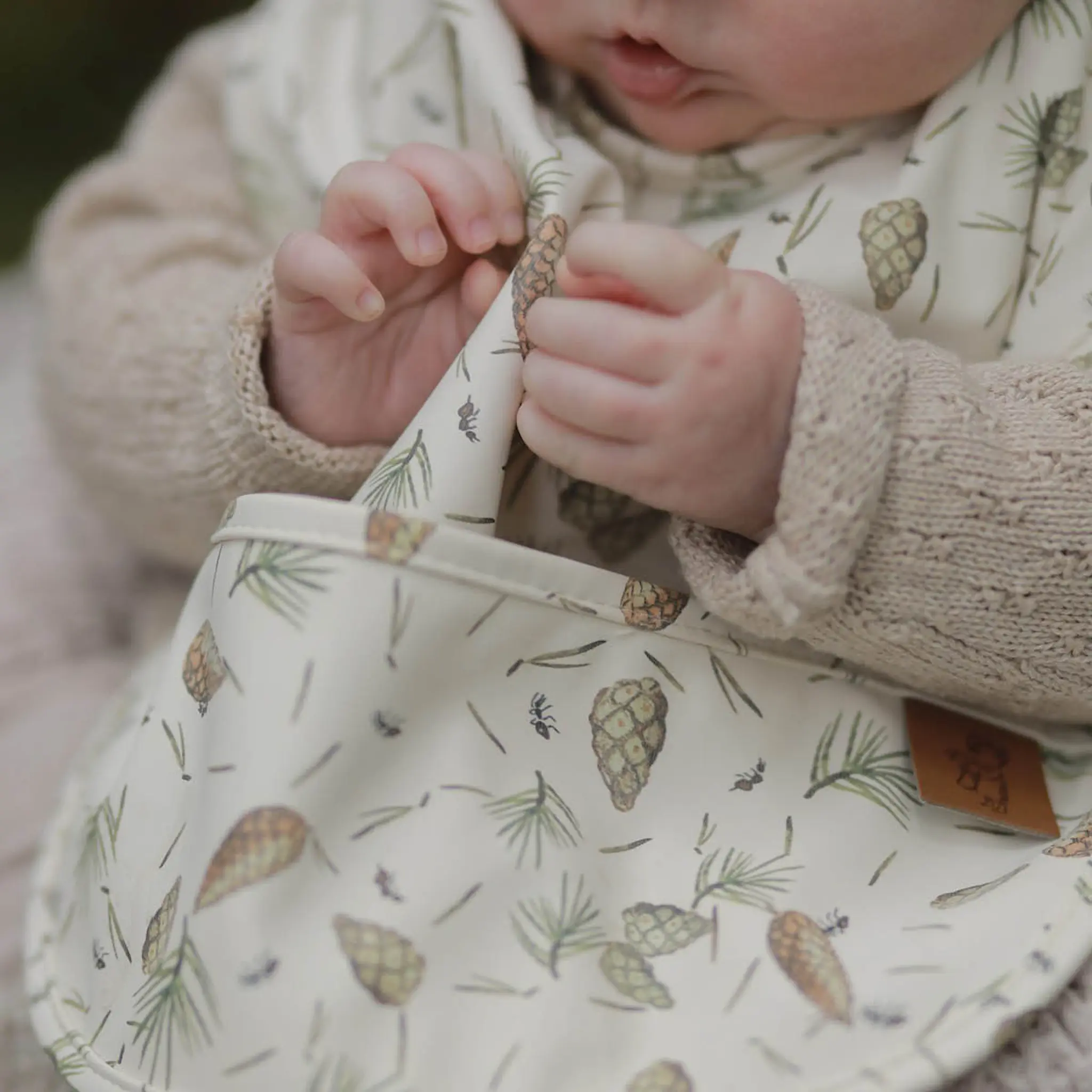 Rätt Start Elsa Beskow haklapp Tomtebobarnen