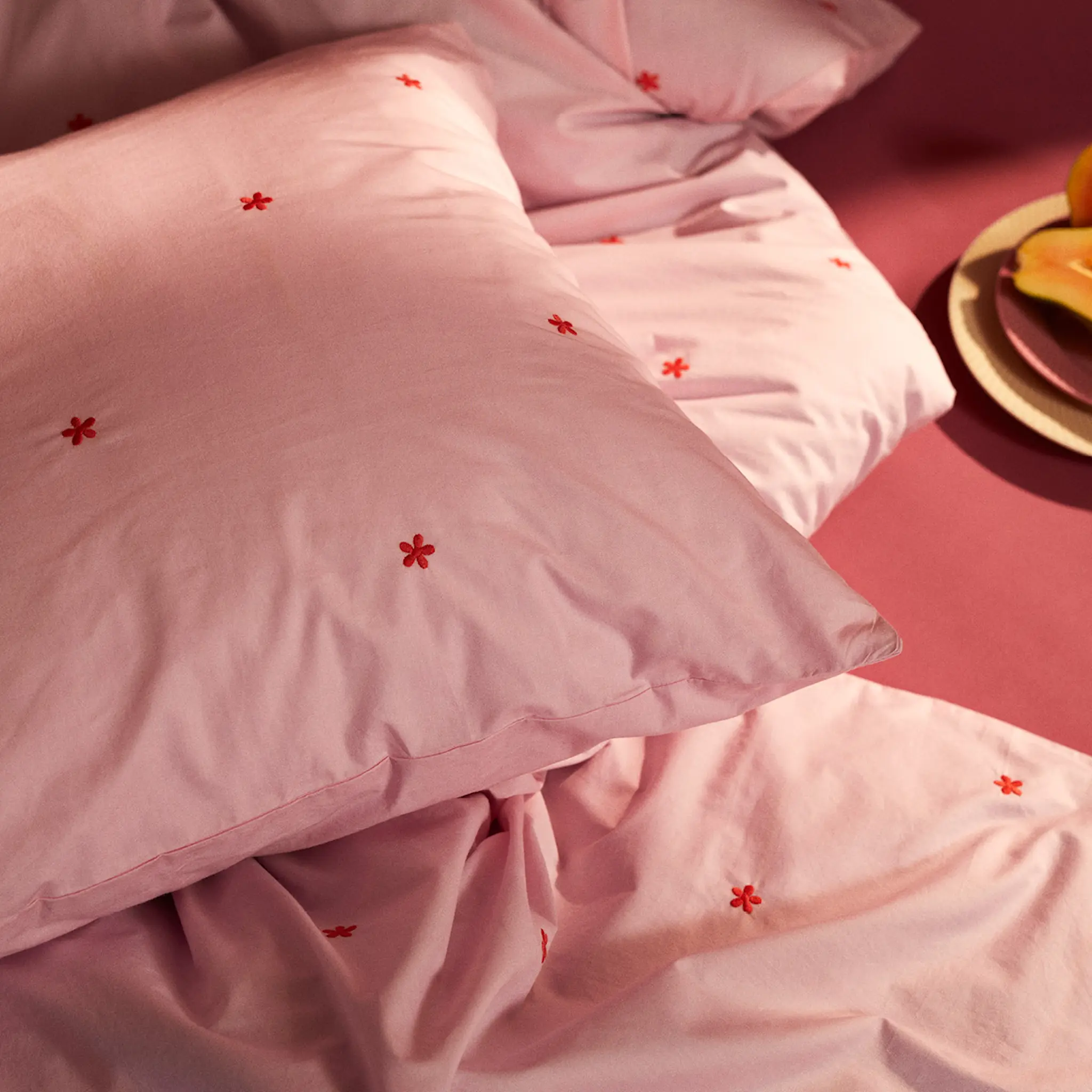 Juna Daisy påslakanset 220x220 cm pink/röd