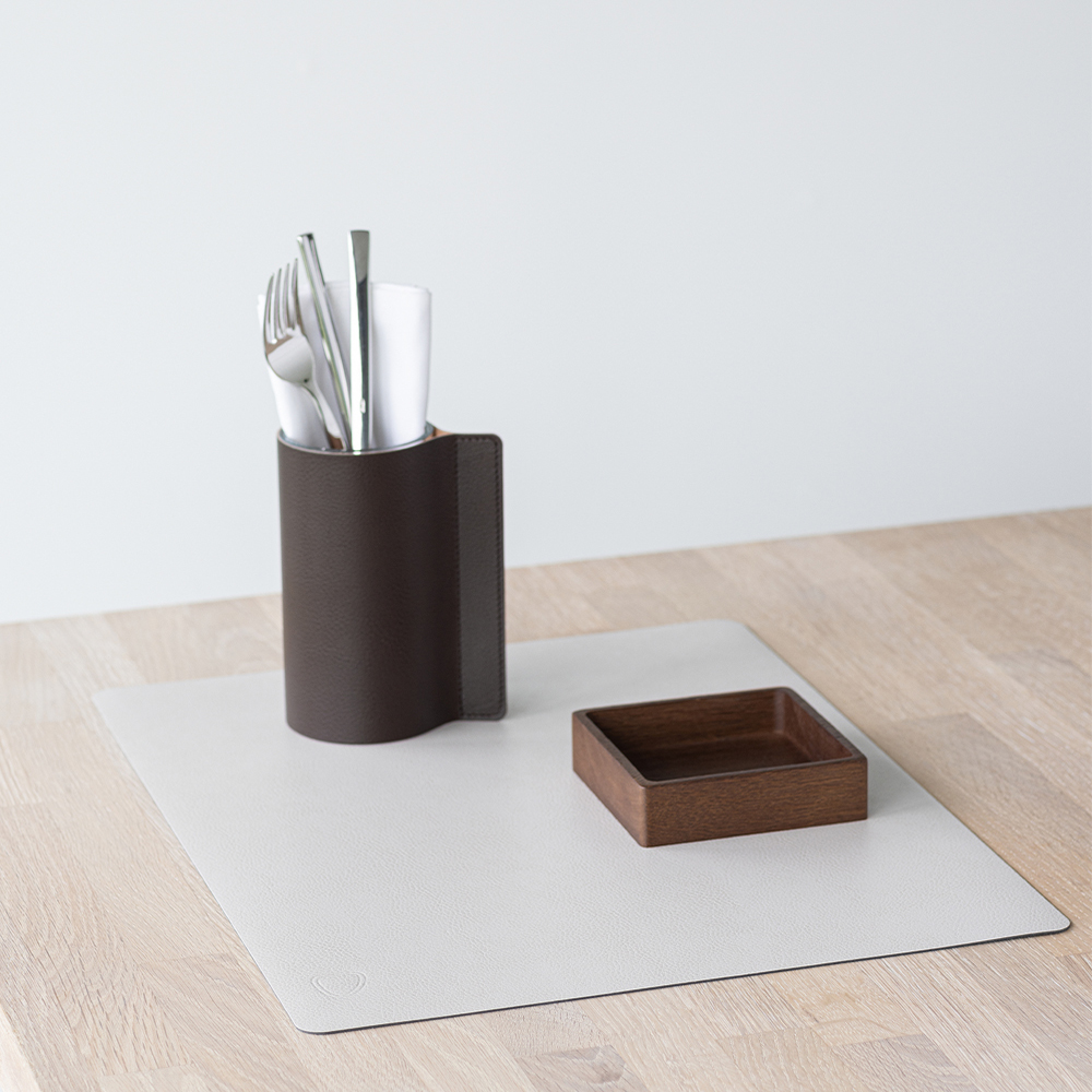 LIND DNA Leather Serene Square bordbrikke L 35x44 cm cream