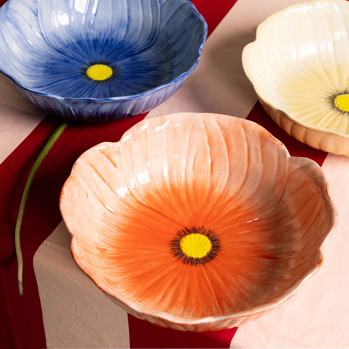 ByOn Poppy serveringsskål 30 cm röd