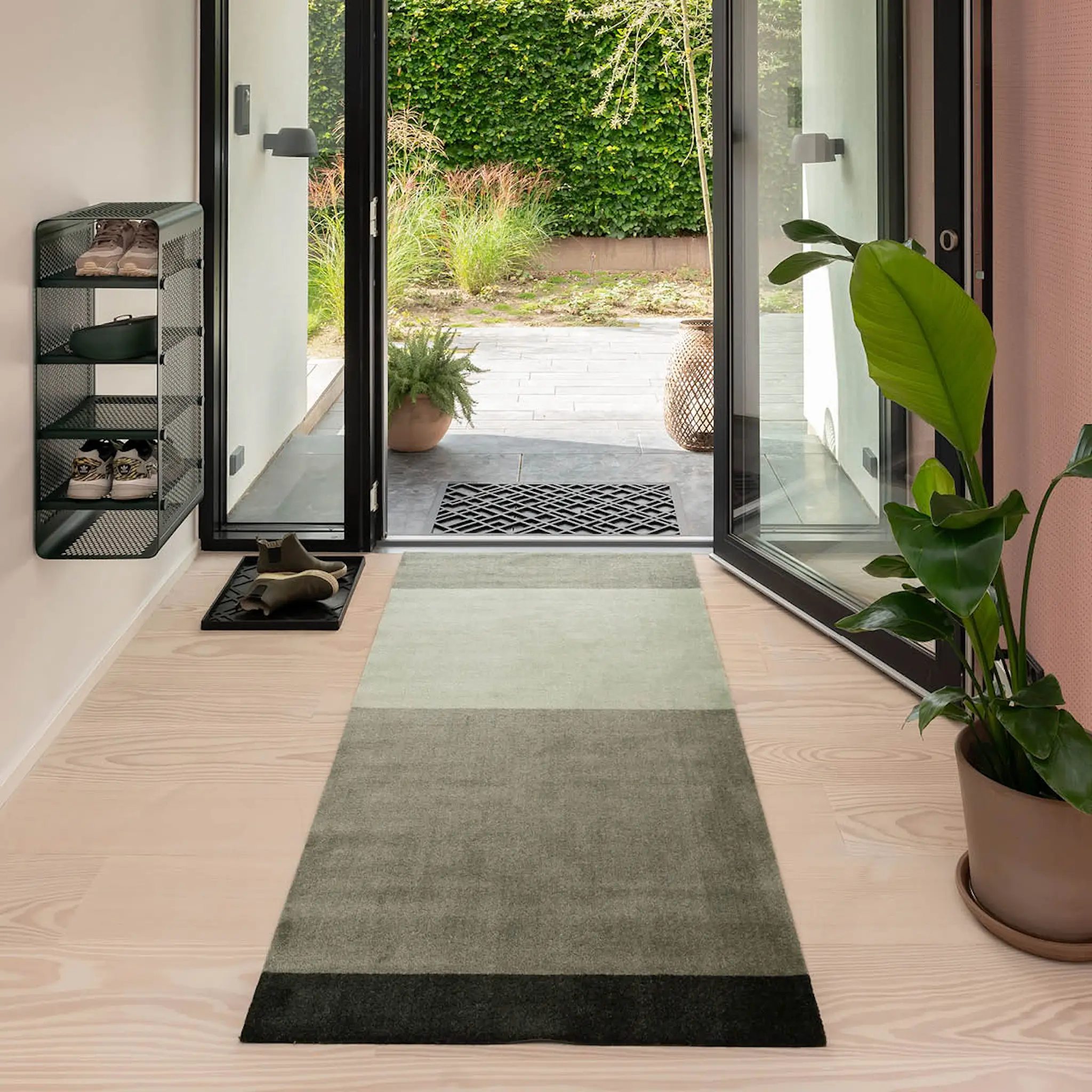 Tica Copenhagen Stripes Horizontally golvmatta 200x90 cm grön