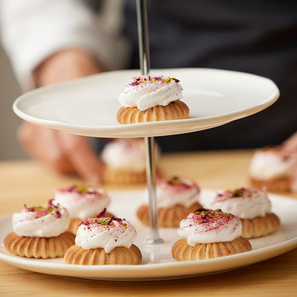 Blomsterberg Blomsterbergs Kerrosvati 2 kerrosta Valkoinen