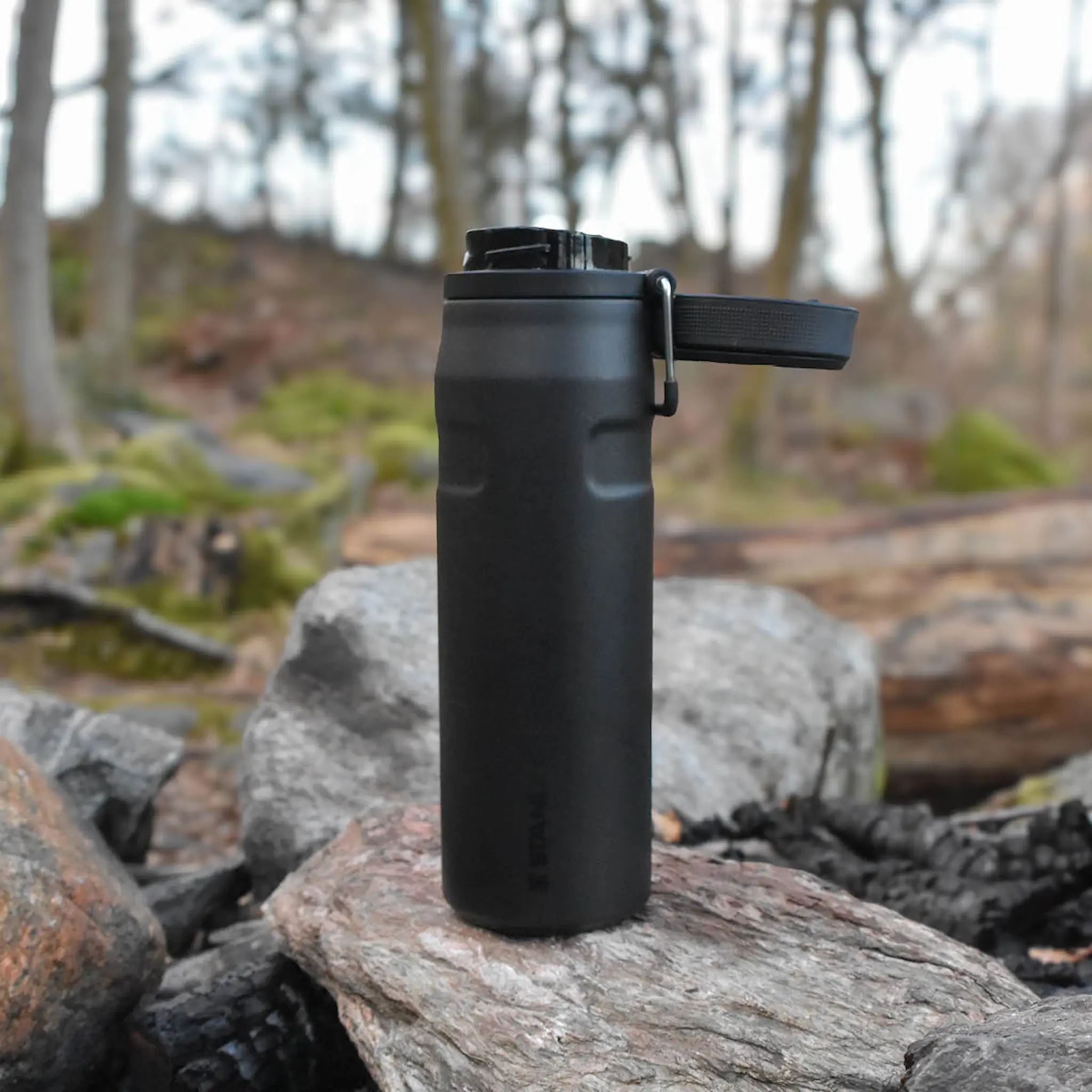 Stanley IceFlow Twist Flip Termospullo 0,7 L Musta