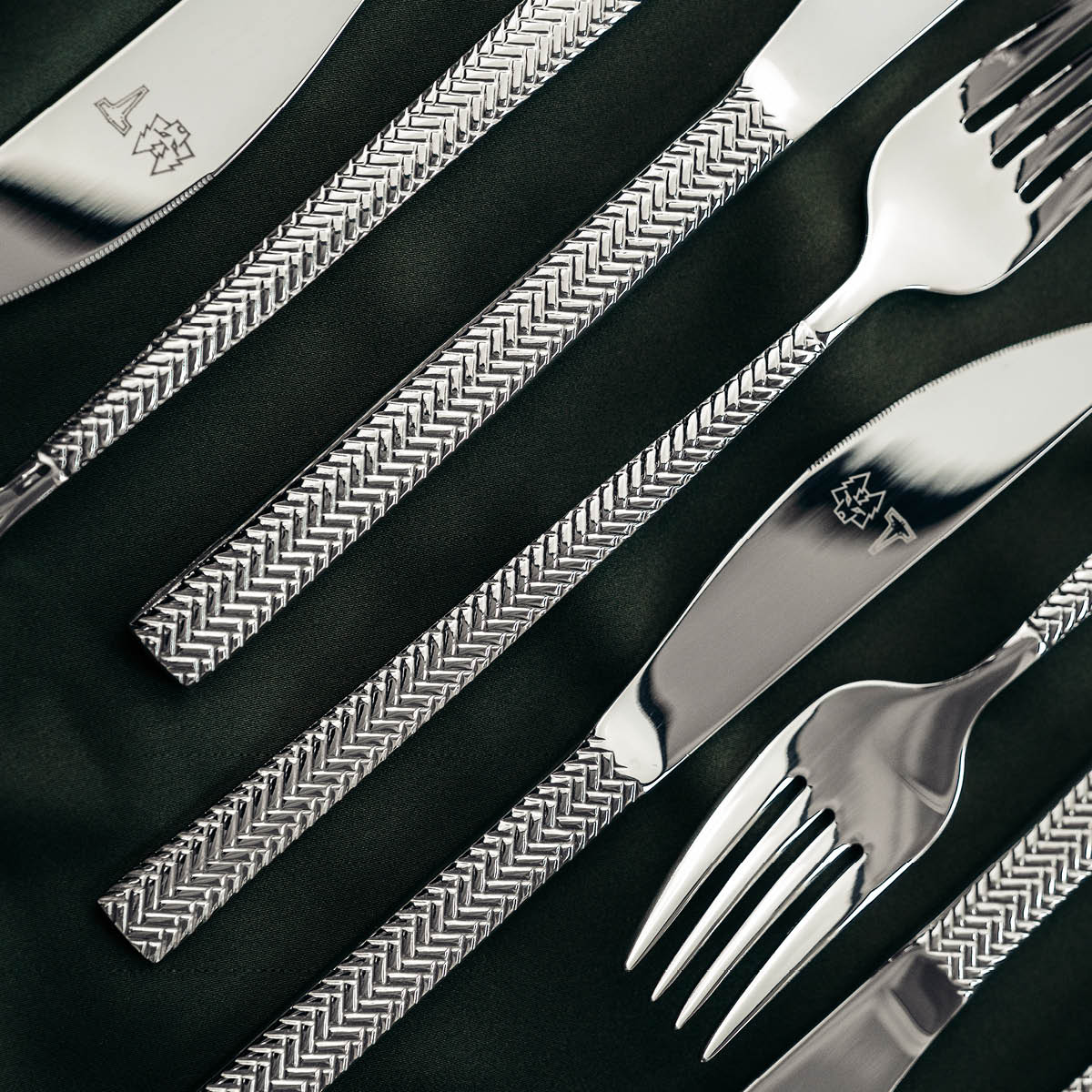 Vargen & Thor Glöd bestickset 16 delar blankt stål