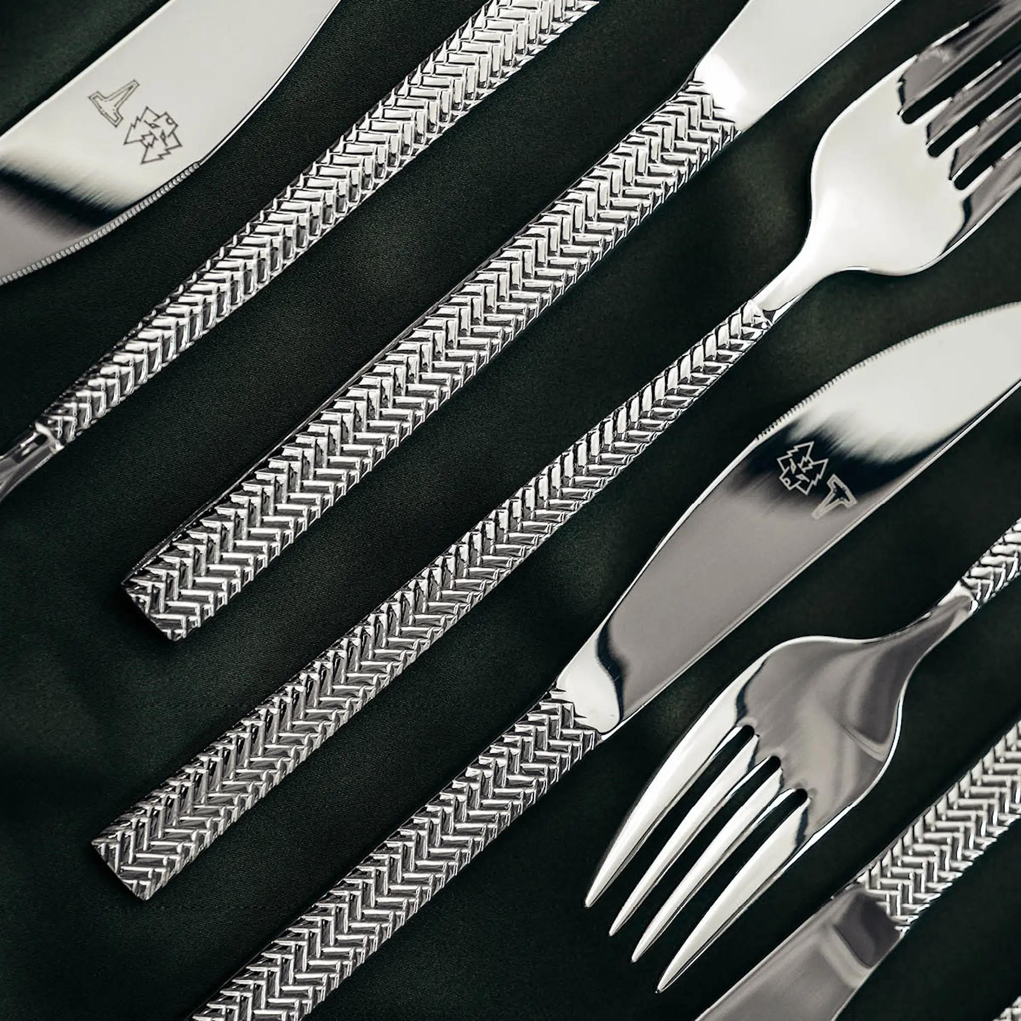 Vargen & Thor Glöd bestickset 16 delar blankt stål