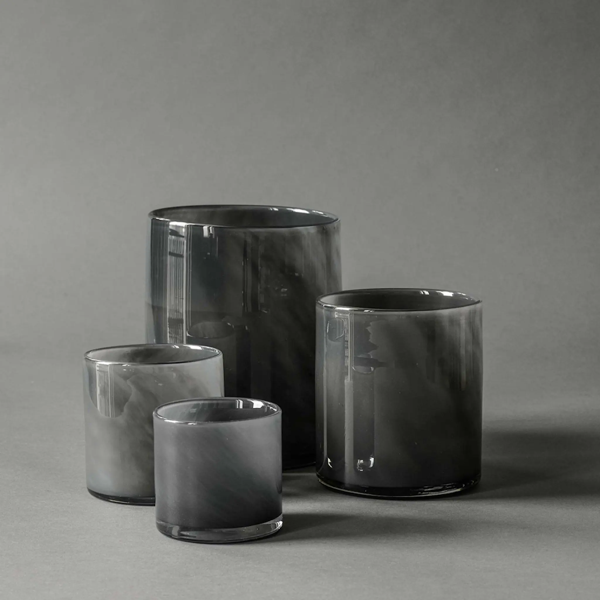 Tell Me More Lyric Ljuslykta Glas 15x18 cm Mörk Grå