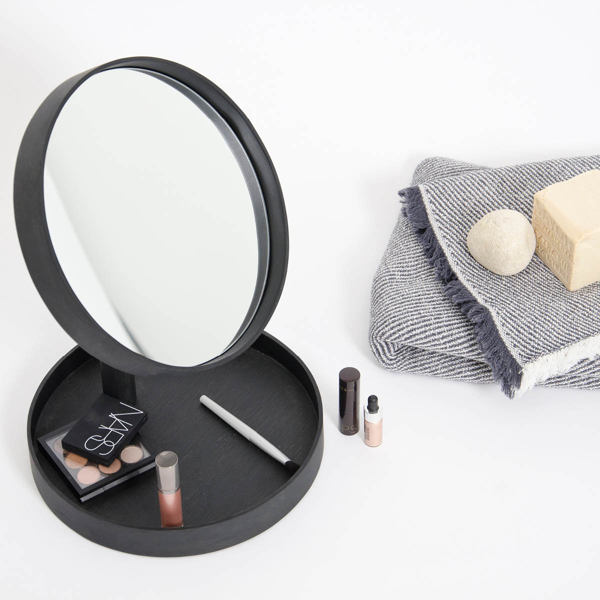 Wireworks Look sminkespeil med fot 25 cm mørk eik