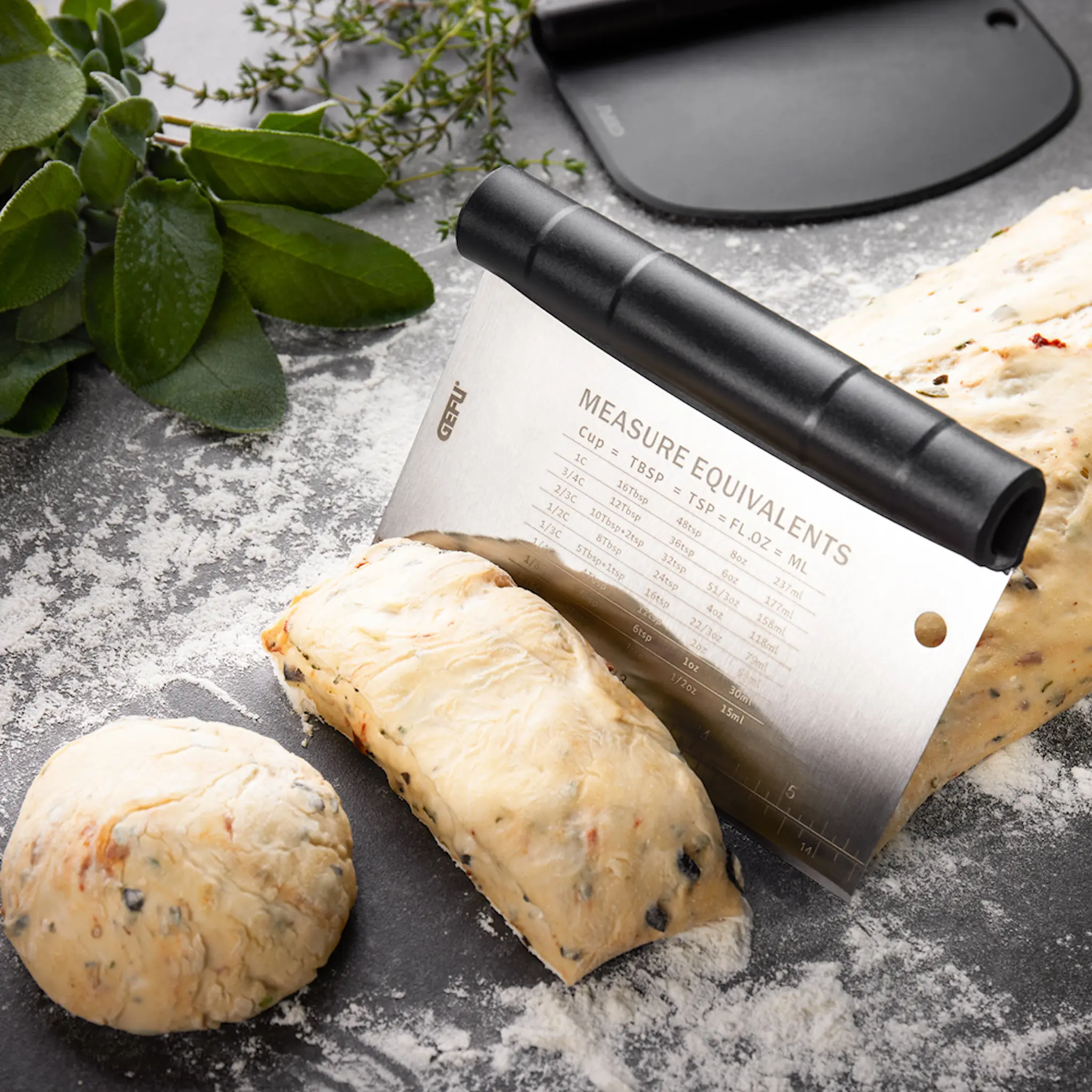 Gefu Taikinakaavin 2-in-1 Musta