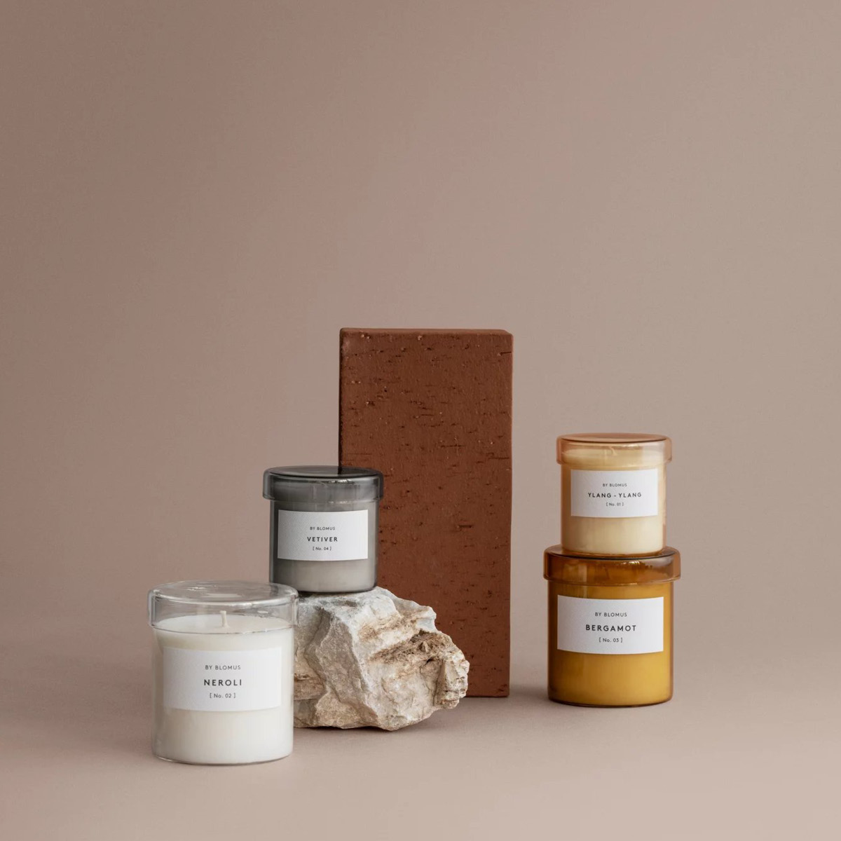 Blomus Valoa Tuoksukynttilä Vetiver 7,5 cm Ashes of roses