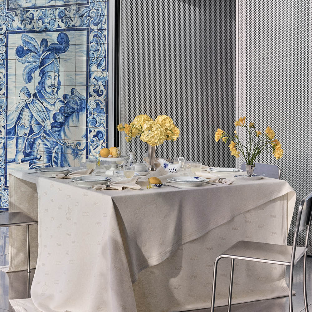 Royal Copenhagen Waves pöytäliina 144x320 cm valkoinen