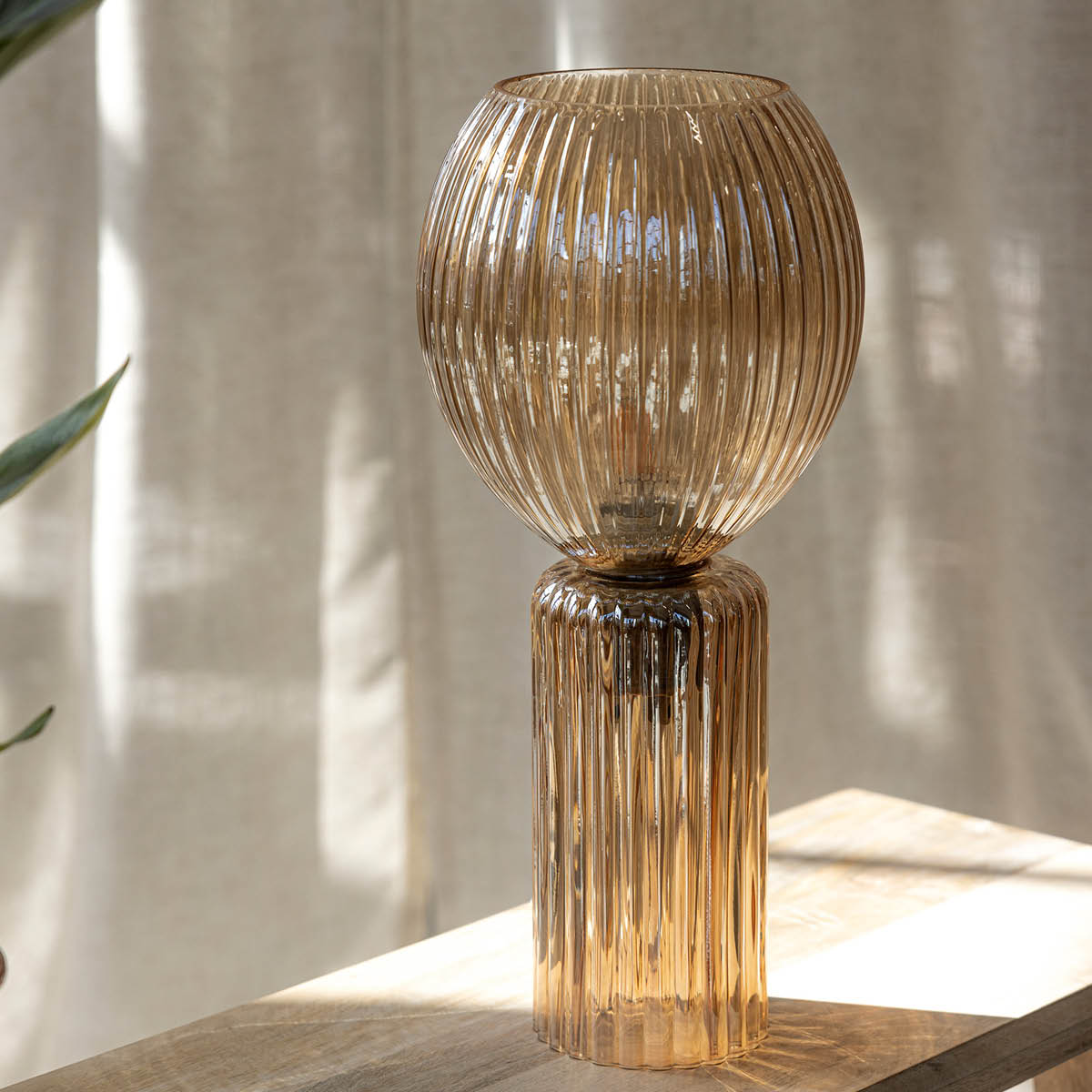 Markslöjd Toulipa bordslampa 40 cm amber