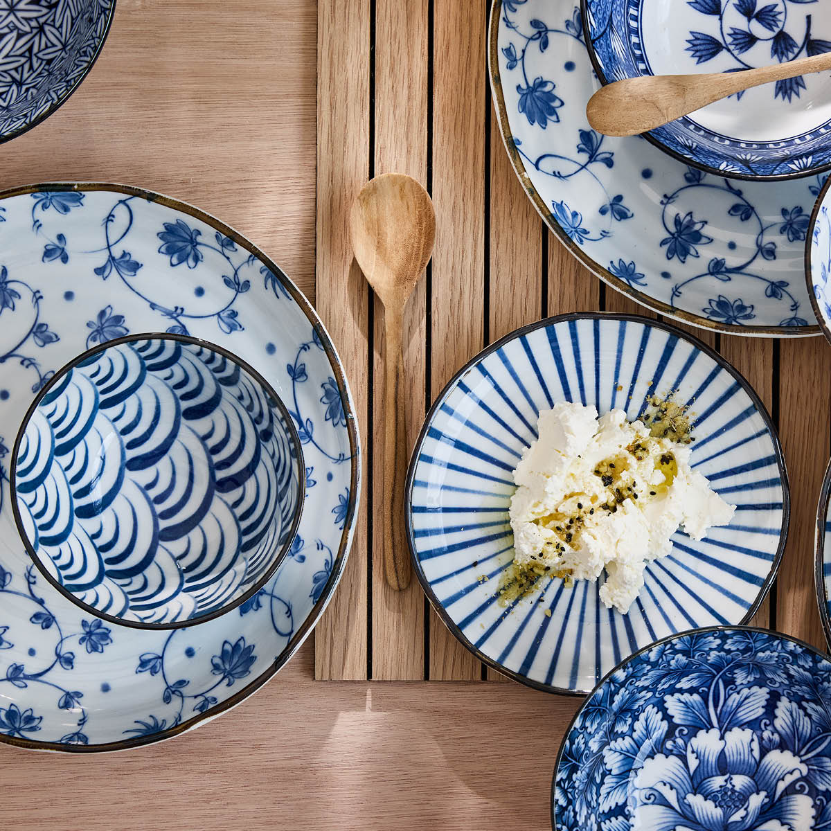 Tokyo Design Studio Natsu Nami Mixed skål 17,8x9,5 cm 1 L blå/vit