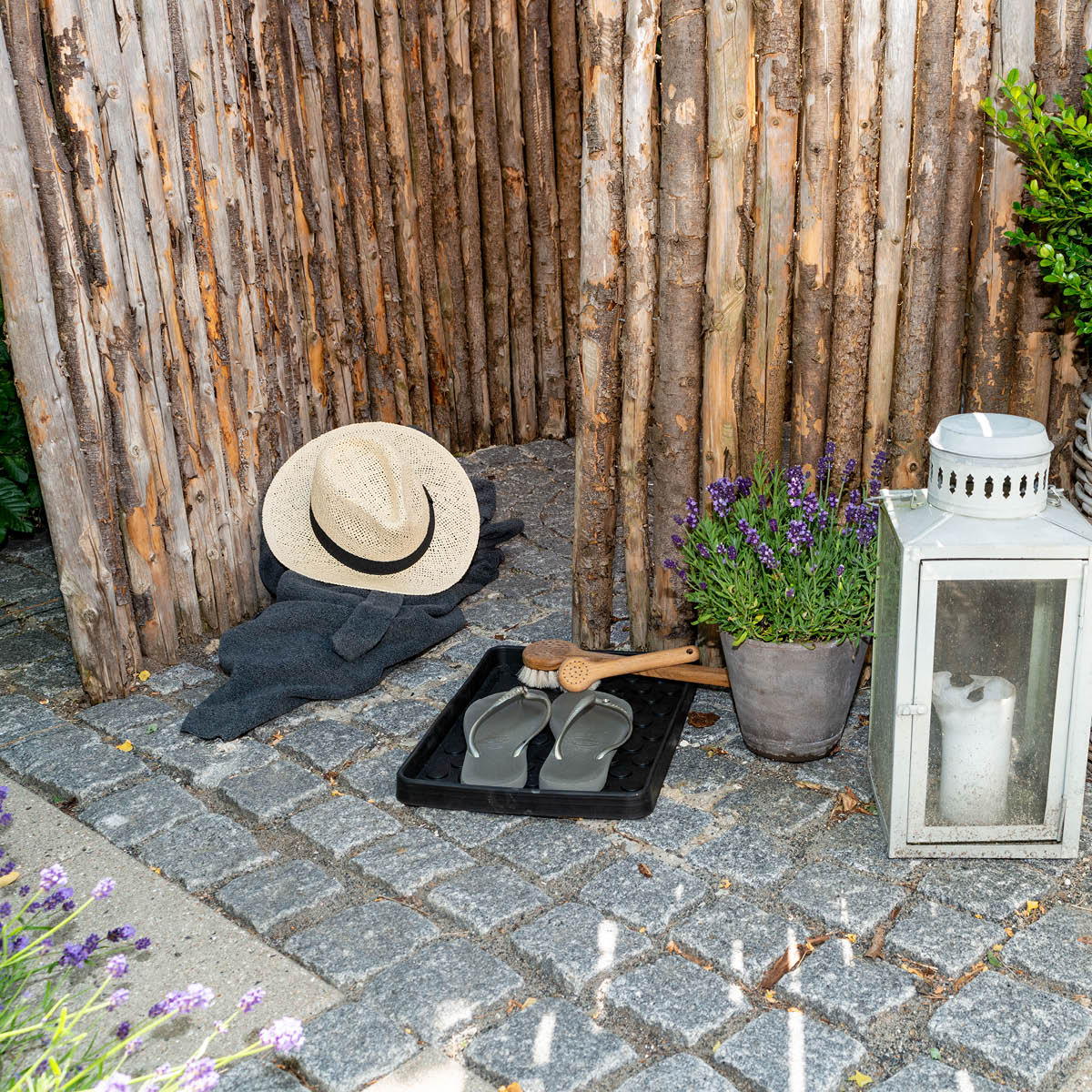 Tica Copenhagen Dot skobricka liten 28x38x3 cm svart