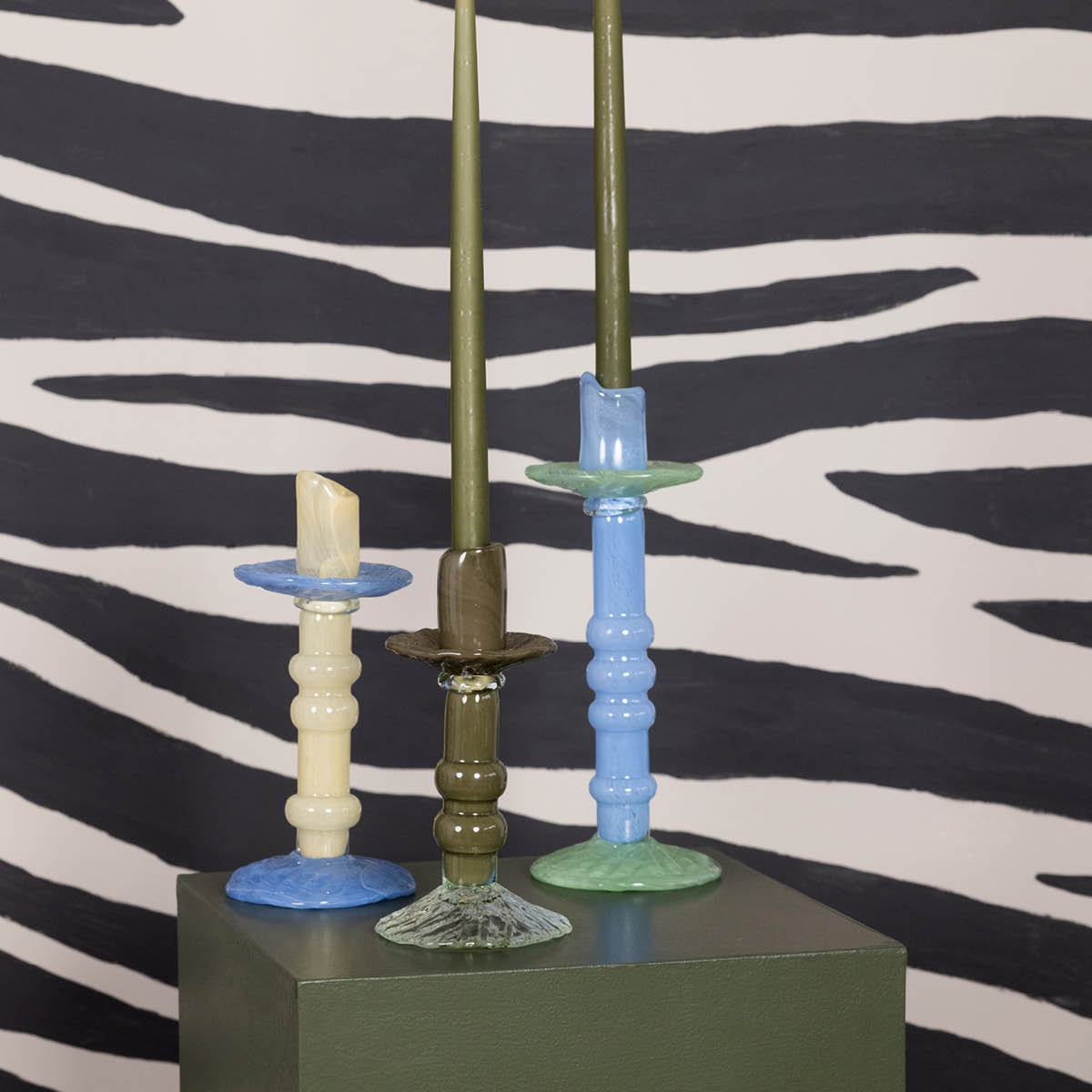 ByOn Lara lysestake 22 cm grønn/klar