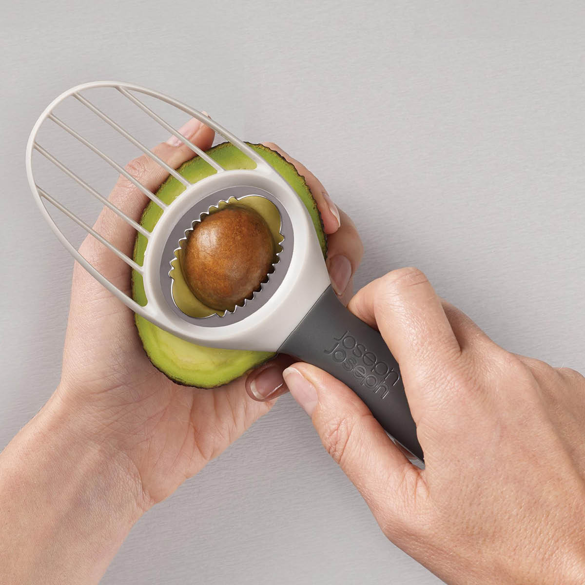 Joseph Joseph Duo avokadoskärare 3 i 1 20 cm grå och vit