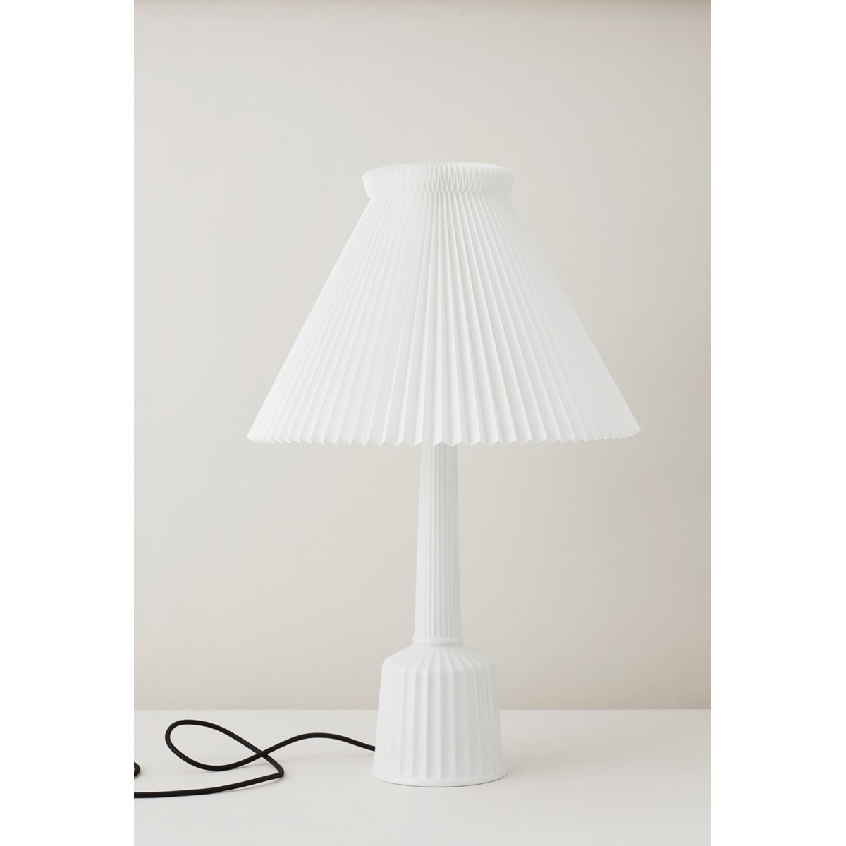 Lyngby Porcelæn Esben Klint Valaisin EU-pistoke 67 cm Valkoinen