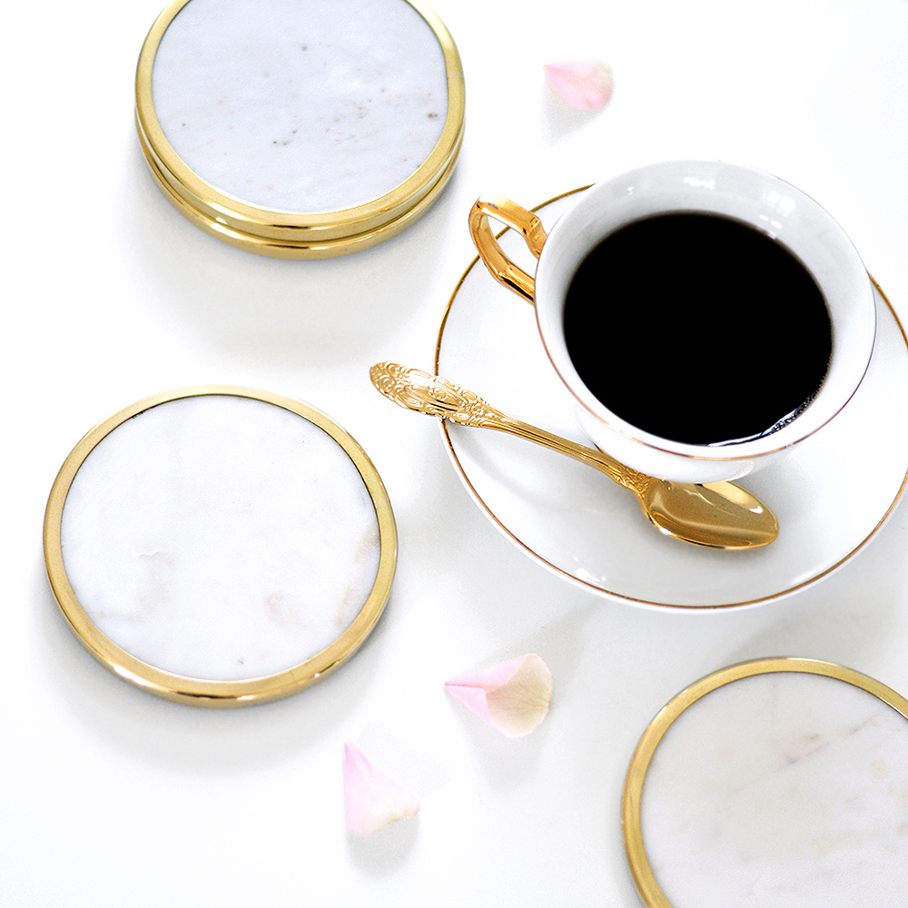 Hilke Glassunderlag marmor 4 stk hvit/messing