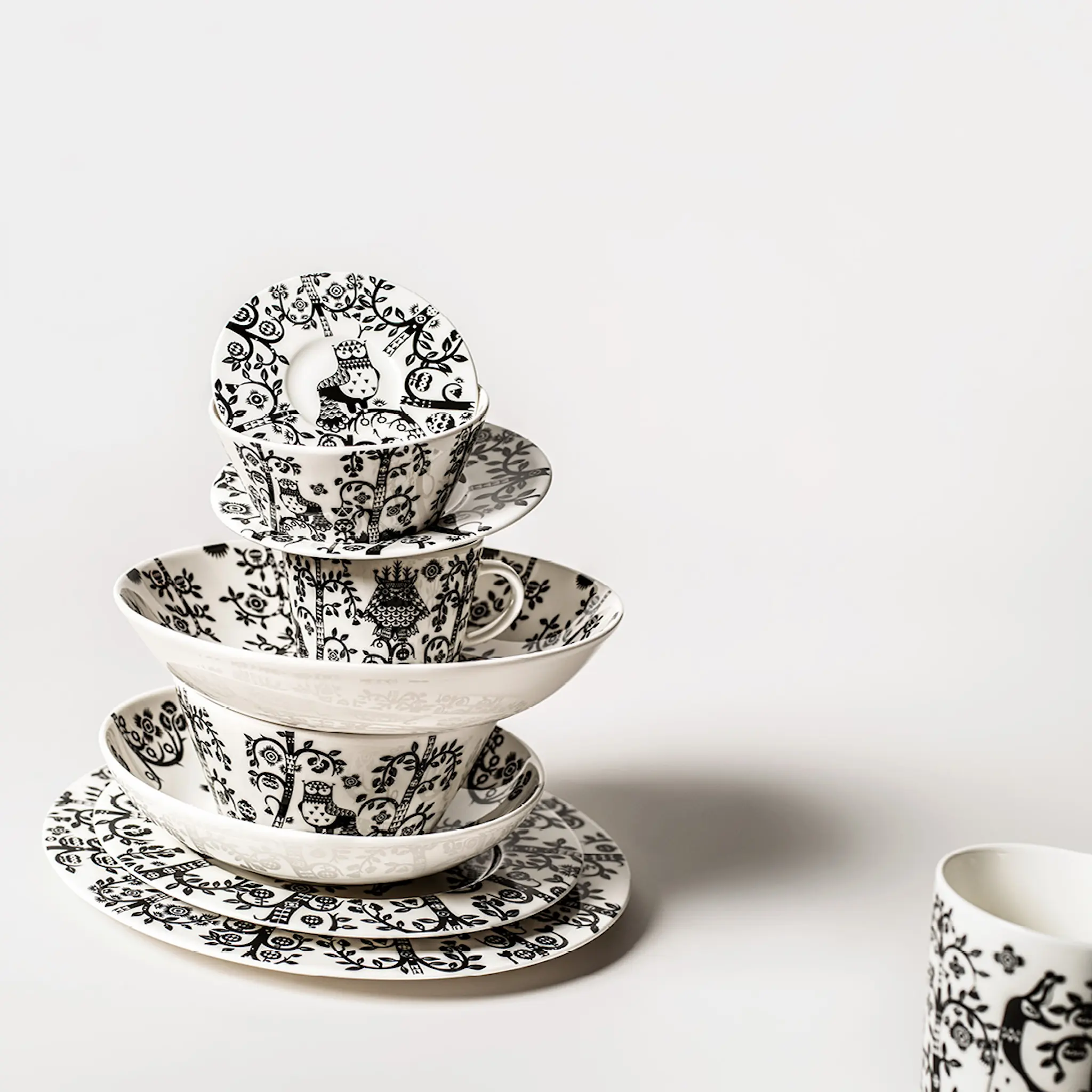 iittala Taika Tallrik djup 20 cm Svart
