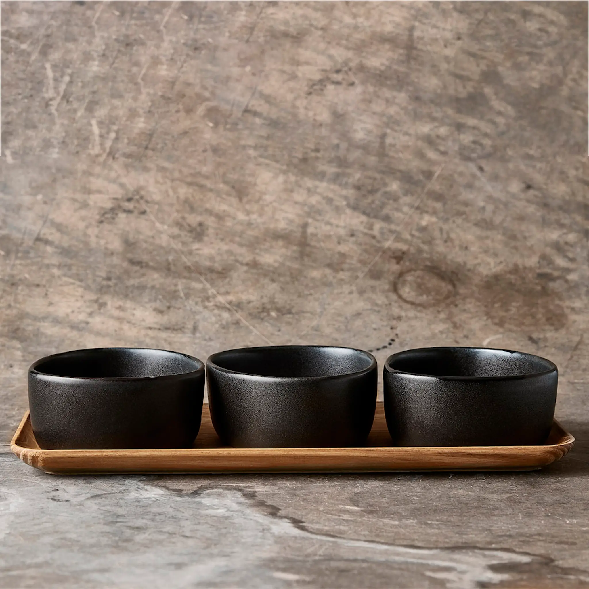 Aida RAW Organic 3 Skålar på teakträbräda Titanium Black