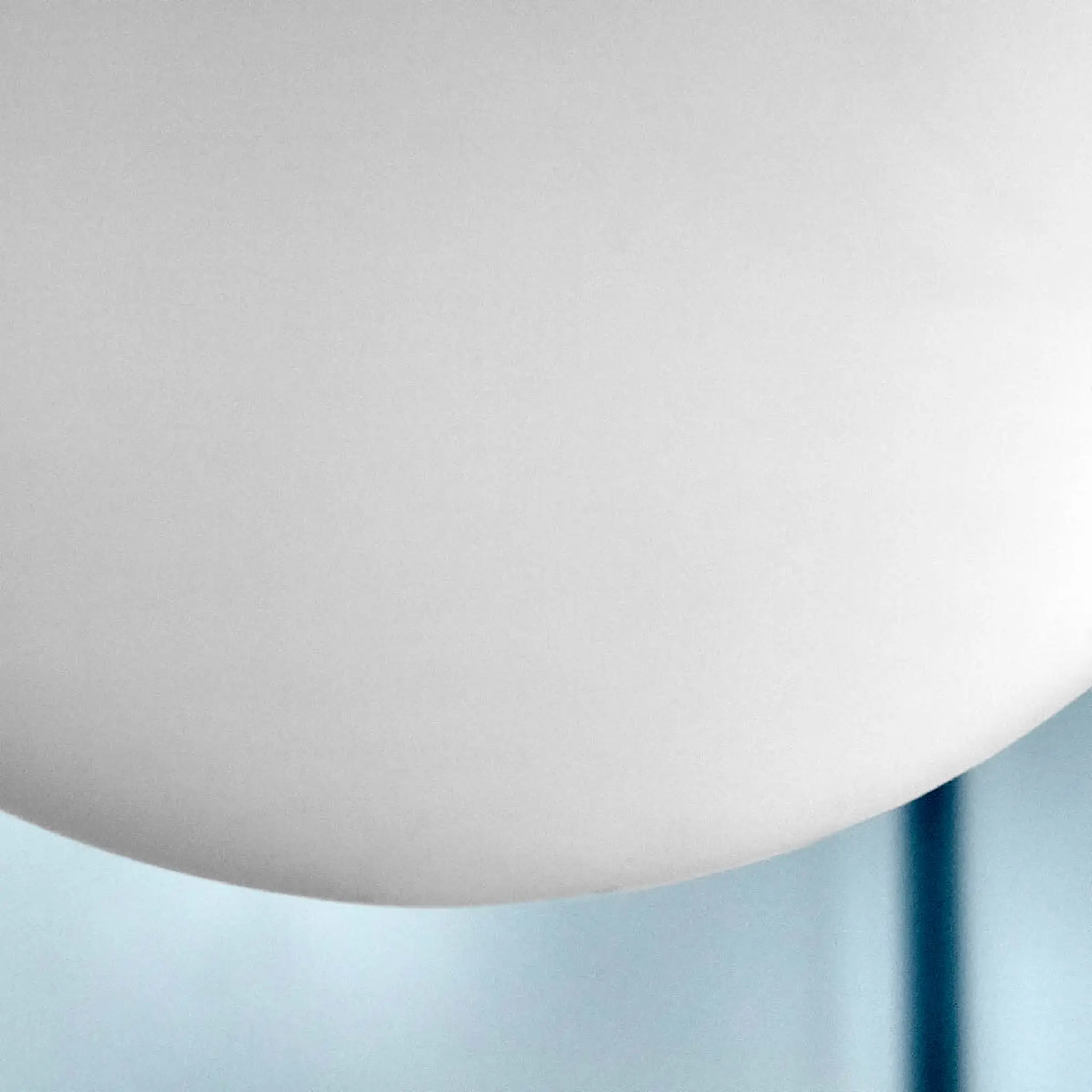 House Doctor Coin taklampa 35 cm borstad silverfinish/matt vit