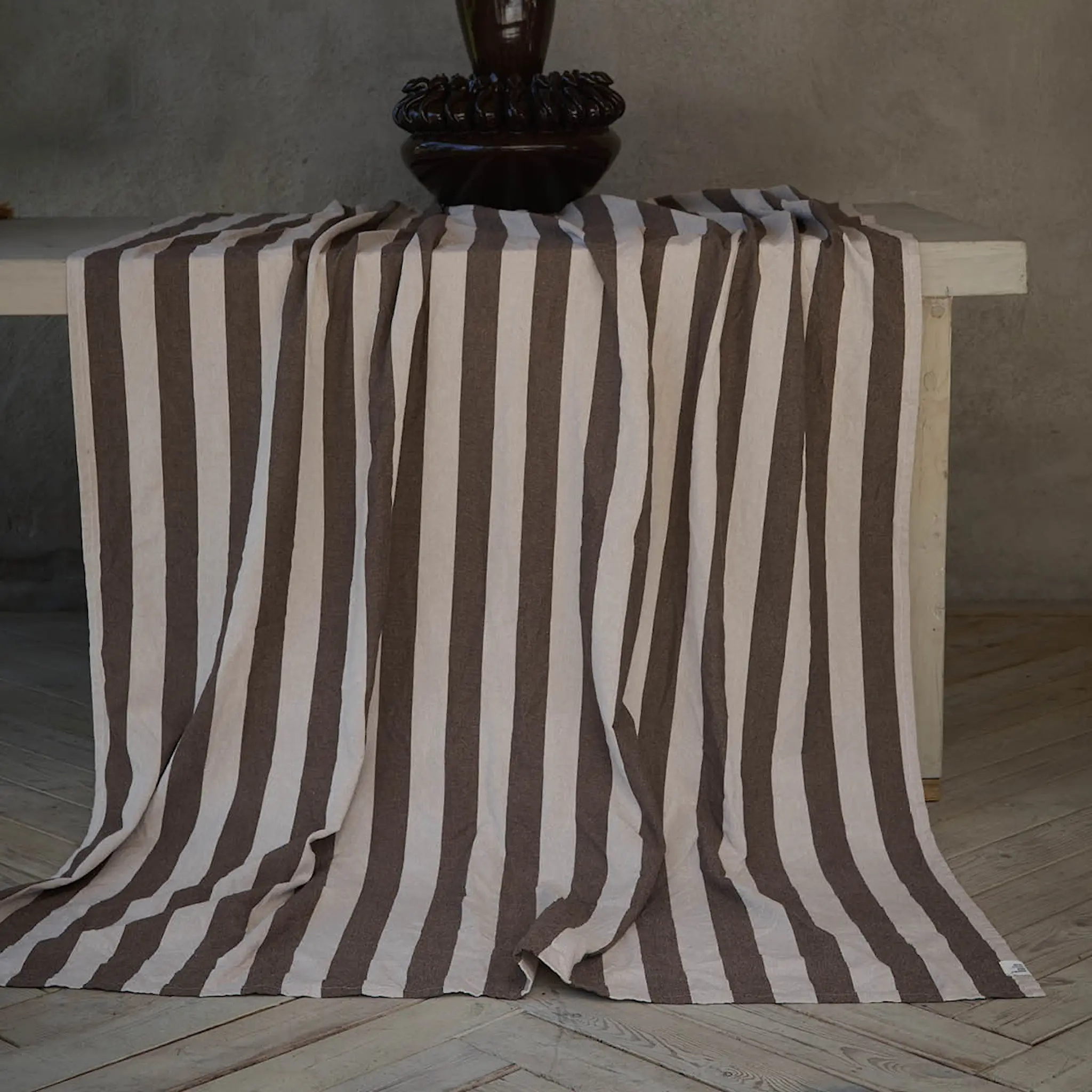 Fondaco Amalia bordsduk 140x300 cm nougat