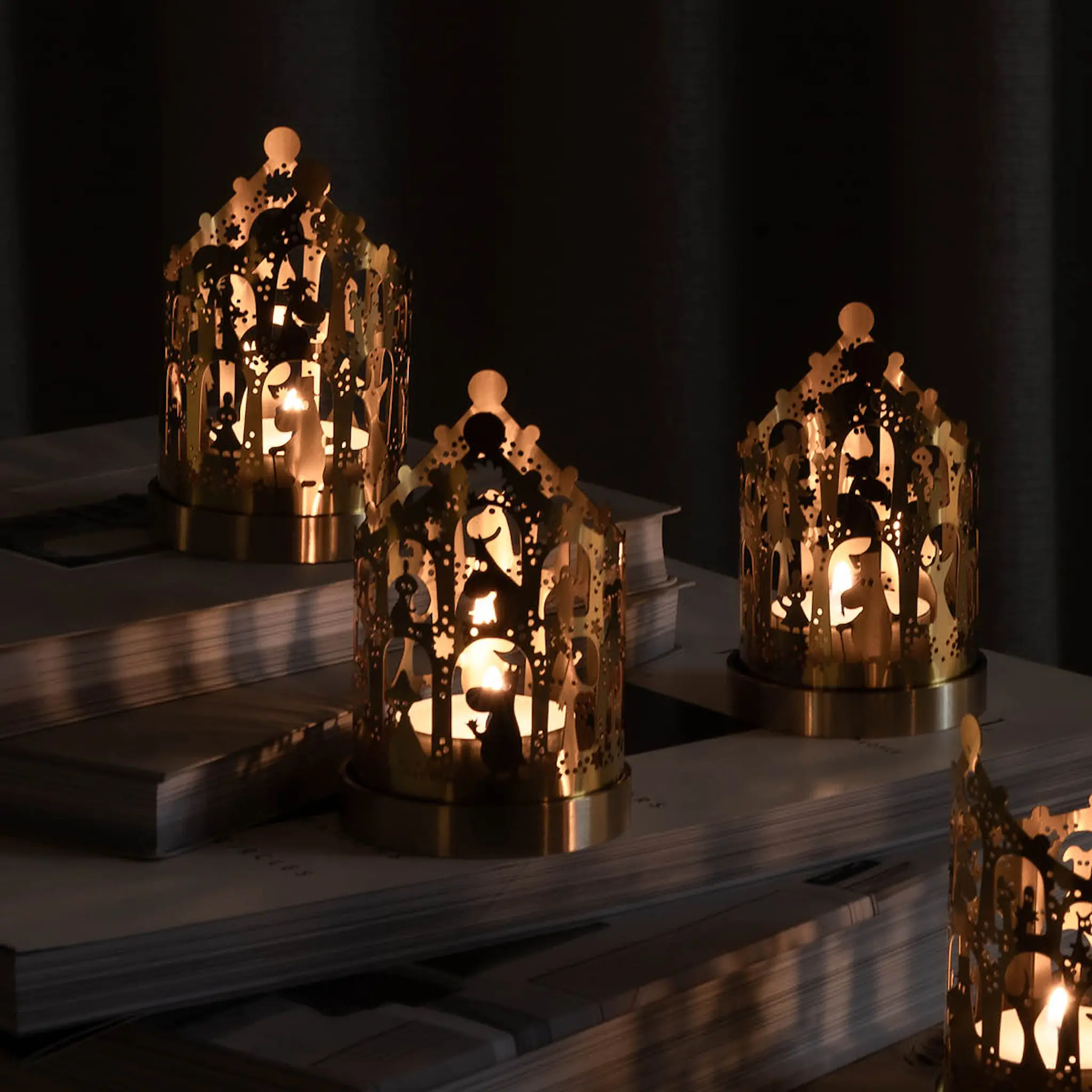 Skultuna Moomin x Skultuna ljuslykta Muminhuset 6x9 cm mässing