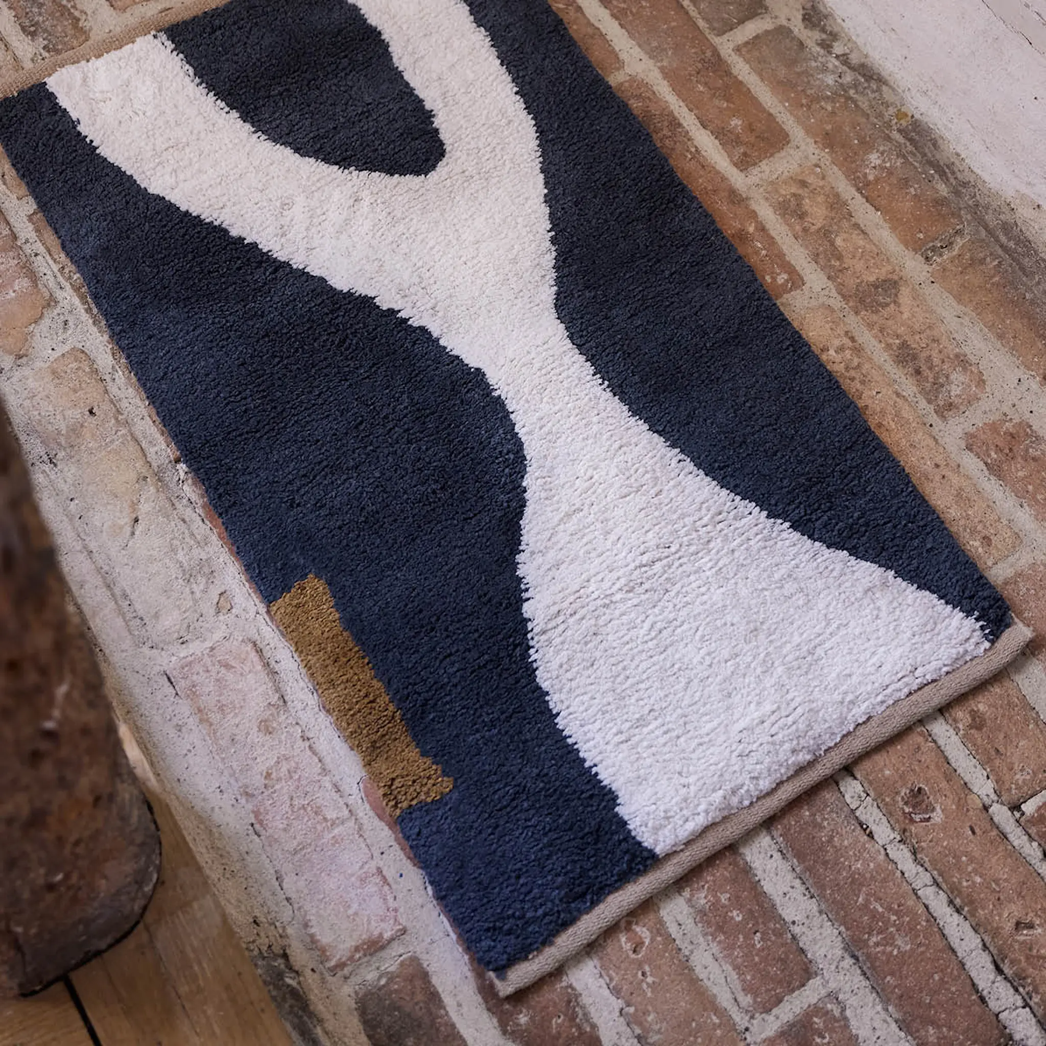 Mette Ditmer Figura golvmatta 150x70 cm mörkgrå