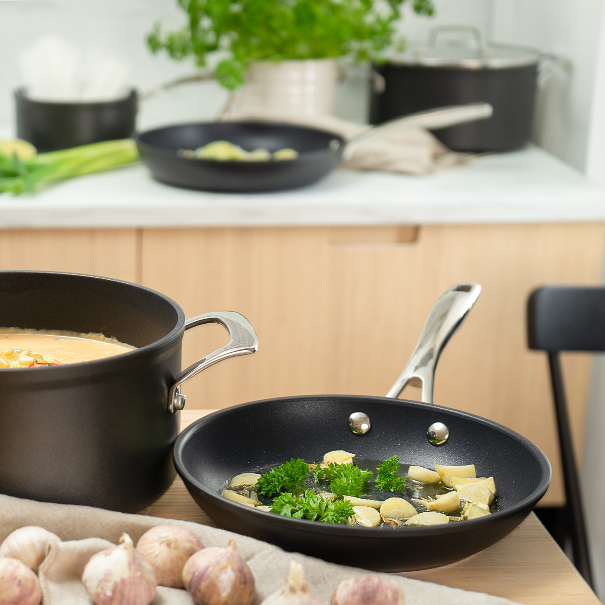 Modern House Black Line stekepanne 20 cm svart