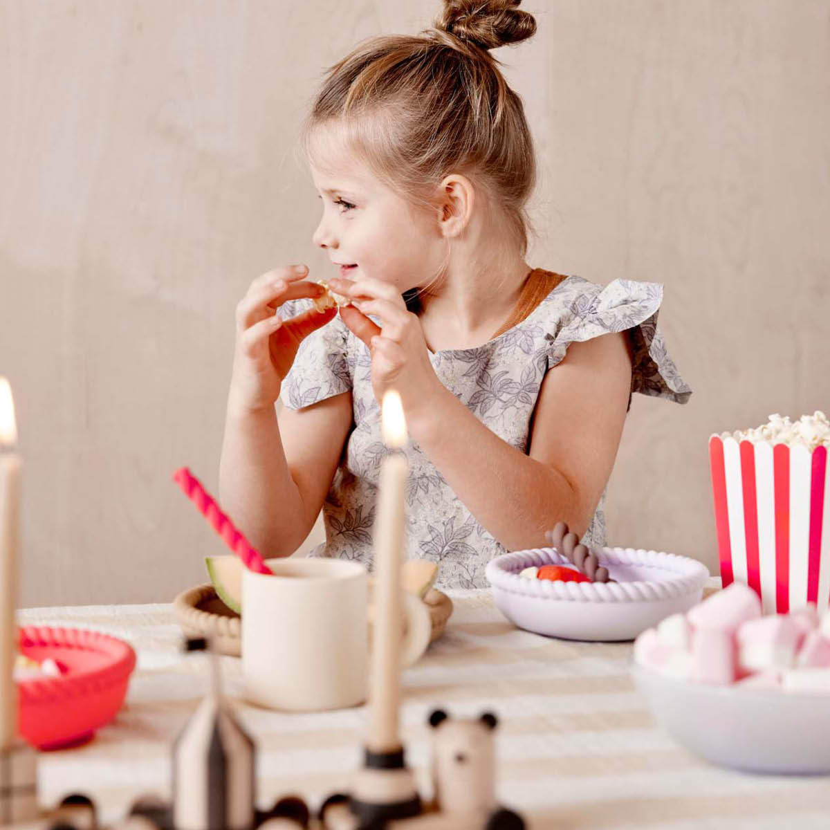 OYOY Mellow tallrik & skål silikon 18 cm Vanilla/Cherry Red