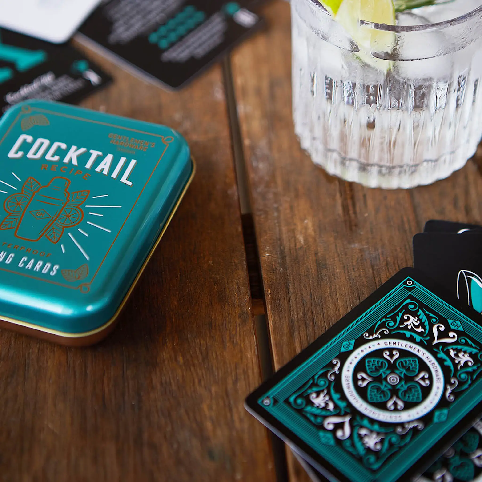 Gentlemen's Hardware Kortstokk vannfast med etui Cocktail