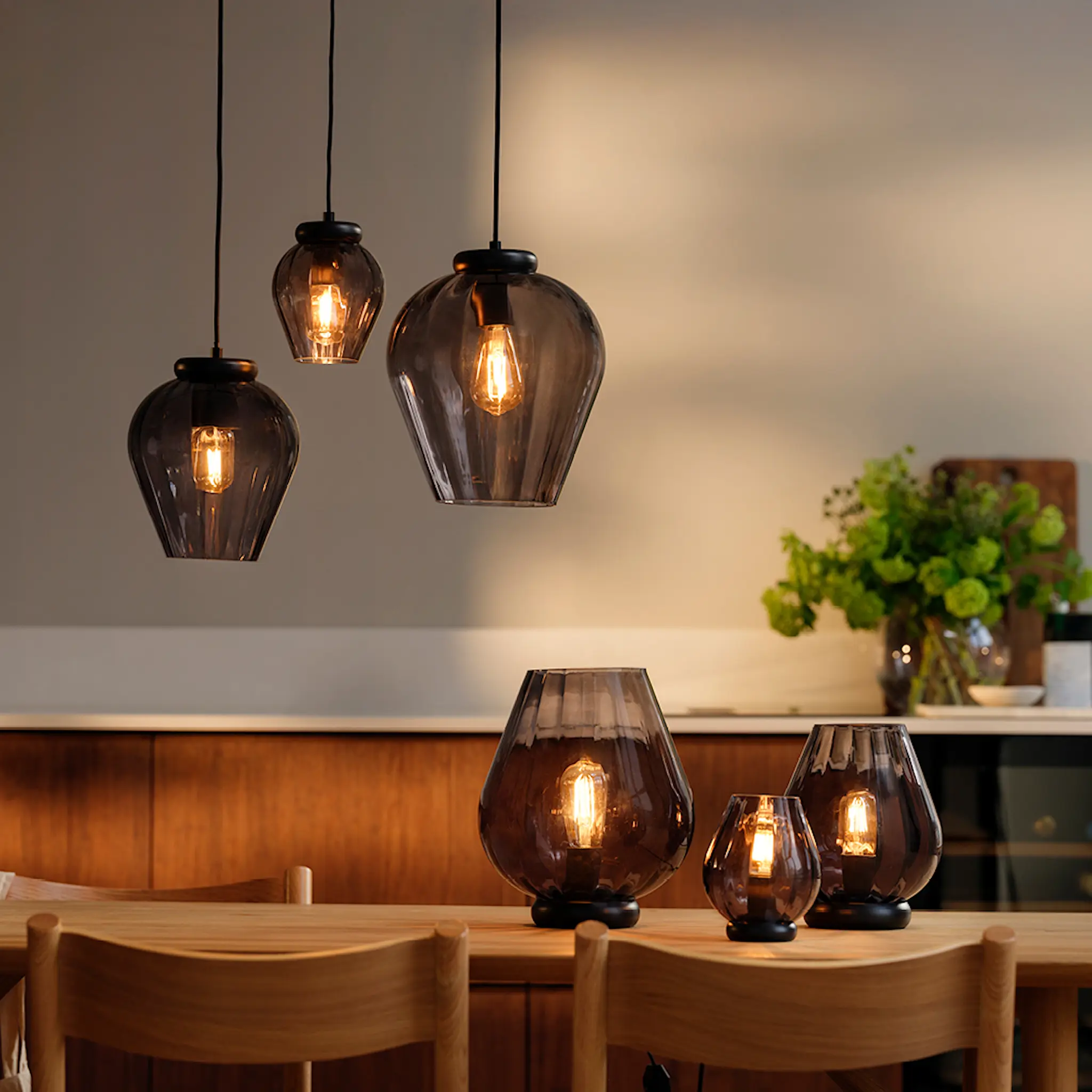 Magnor Rocks XO bordslampa 20,4 cm kolgrå