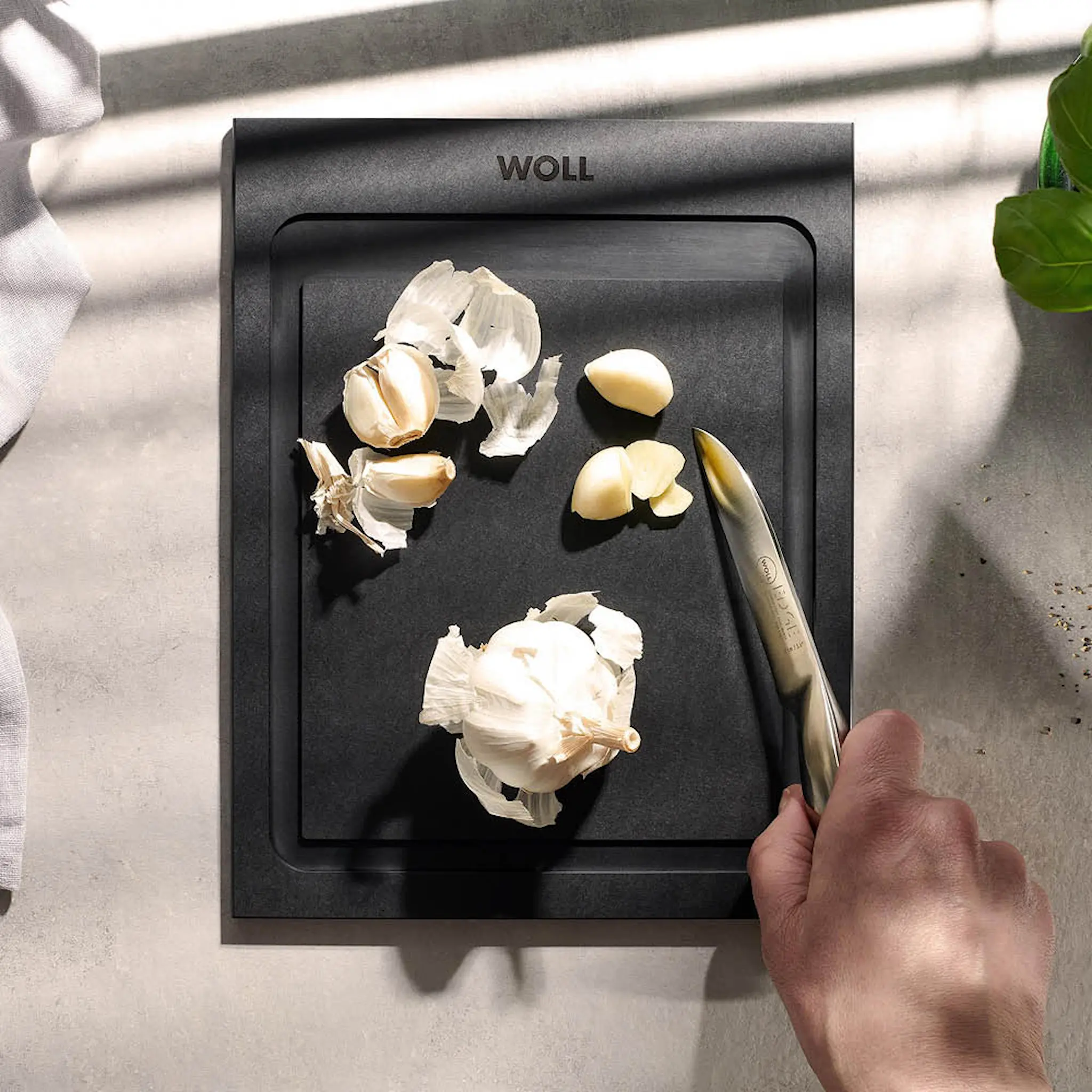 Woll Cut it skjærebrett 25x19 cm svart hover