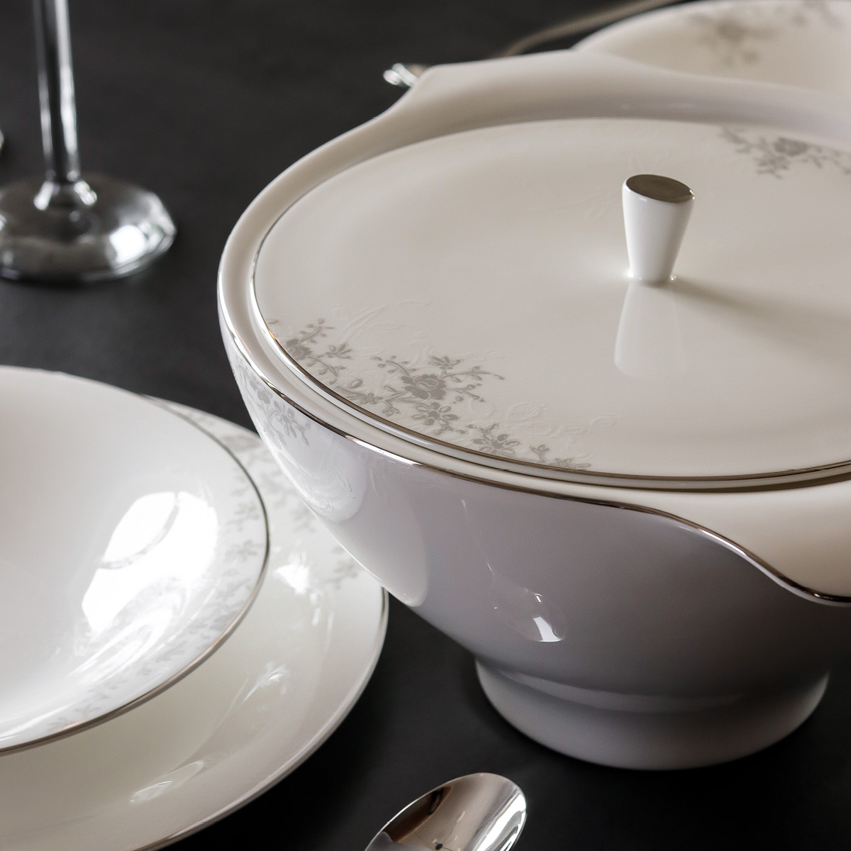 Royal Porcelain Angelina Platinum lock till terrin 23 cm vit