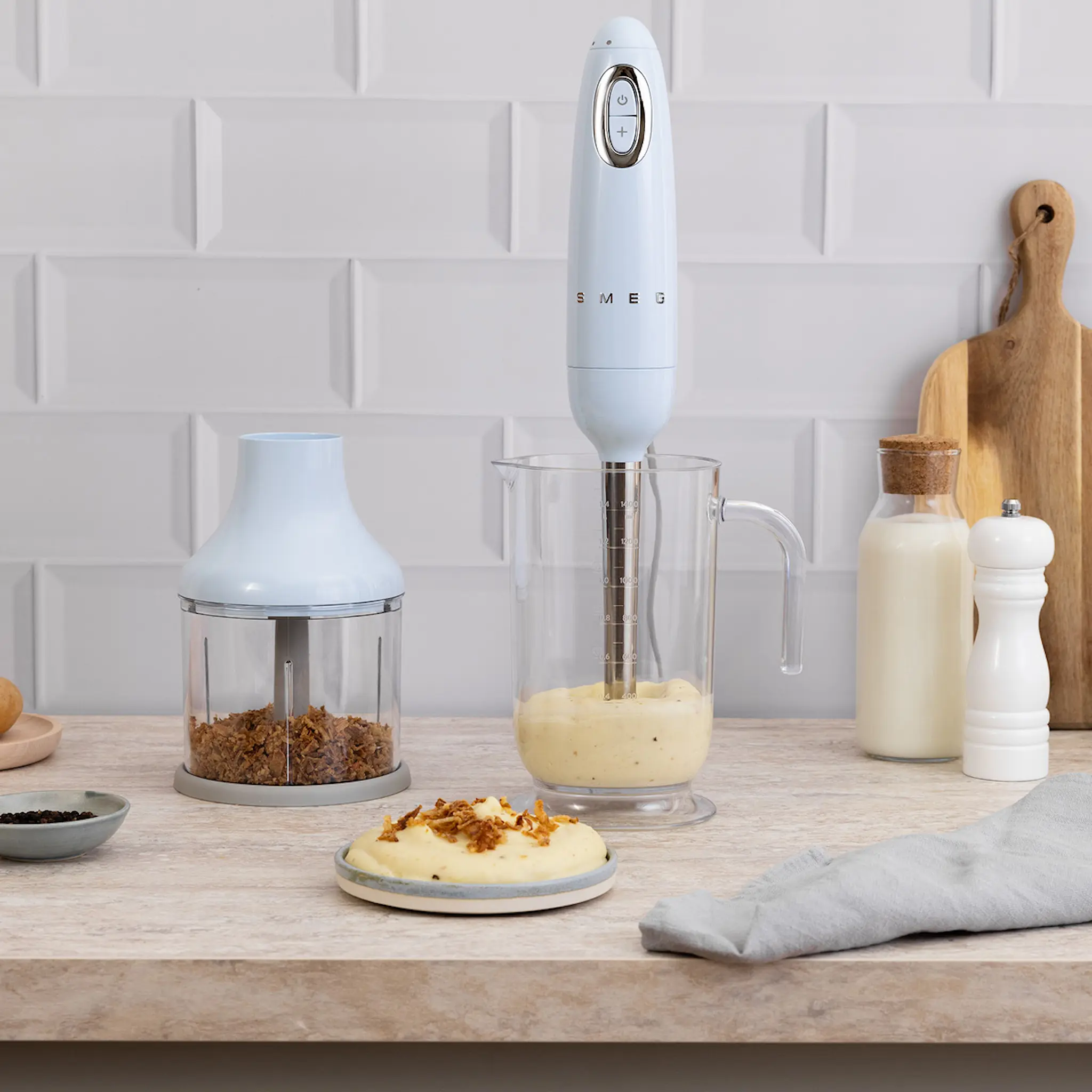 Smeg Smeg stavmixer med tillbehör HBF03 pastellblå