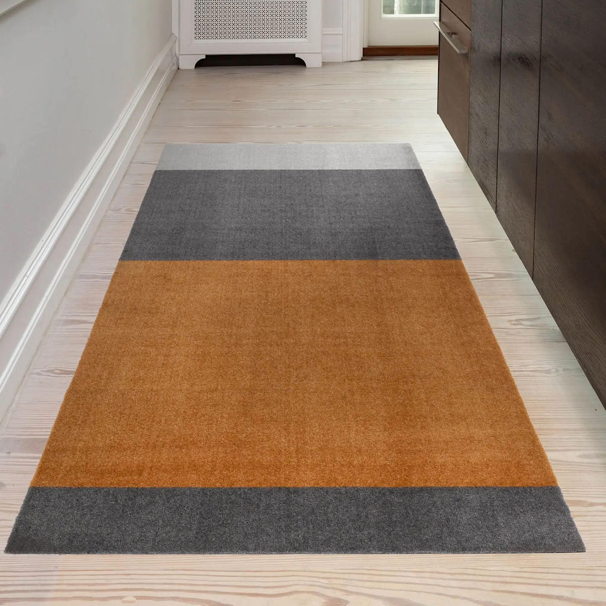 Tica Copenhagen Stripes Horizontally golvmatta 200x90 cm dijon/grå