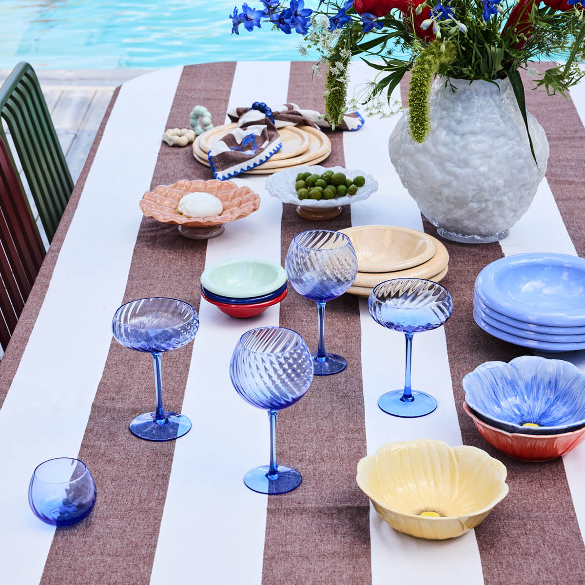 ByOn Poppy vallmo skål M 18x6,5 cm blå