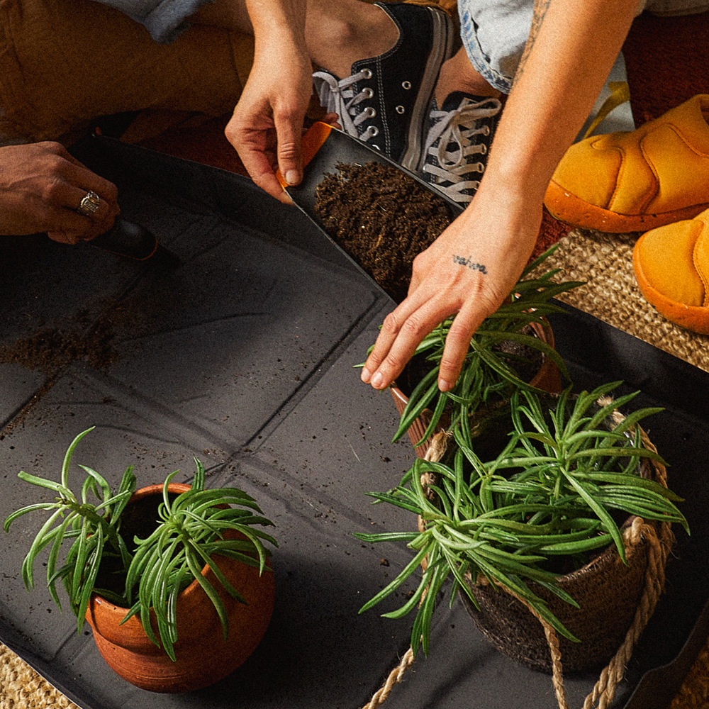 Fiskars Plantespade og kost 2-in-1