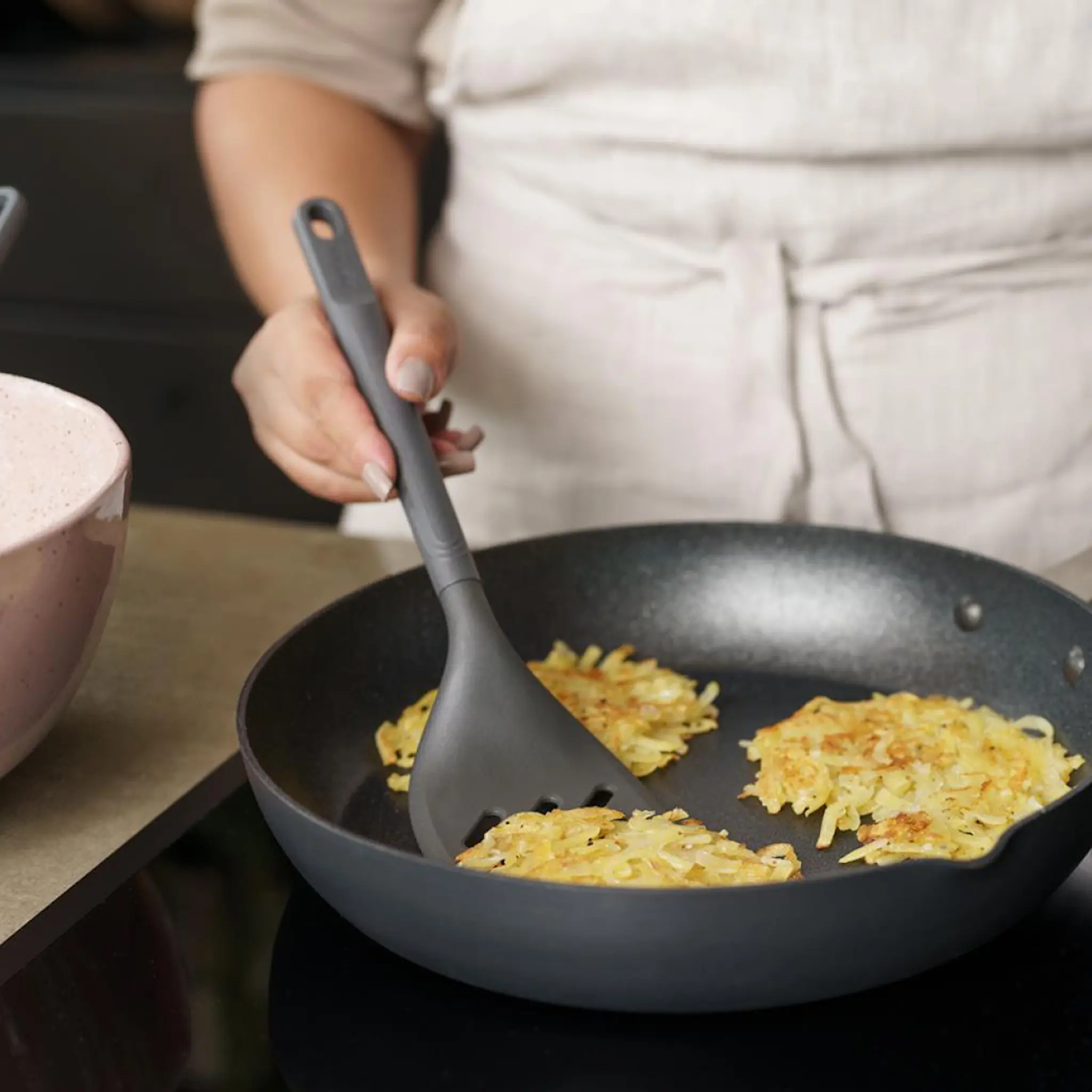 Zyliss Stekspade 31 cm Grå