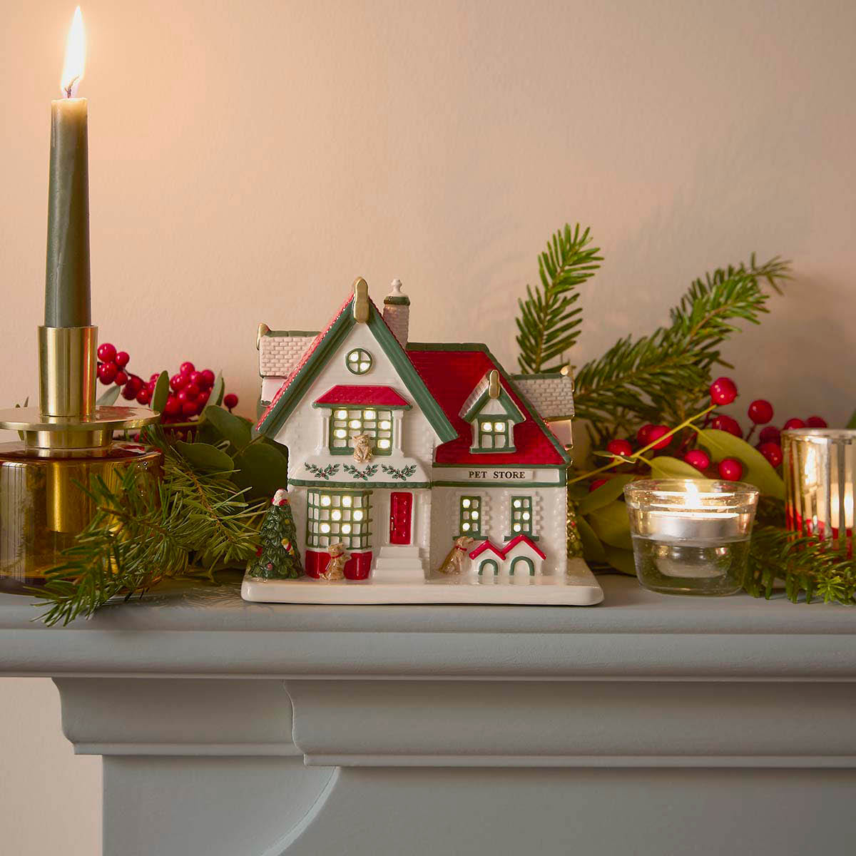 Spode Christmas Tree Village dyrebutikk med LED